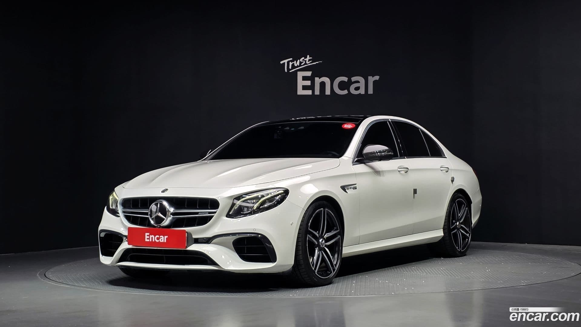 Main__Slider__Photo:E-Class Mercedes-Benz 2018.7-0