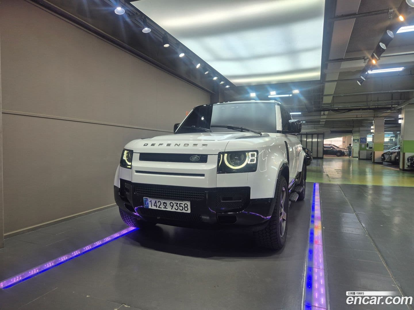 Main__Slider__Photo:Defender Land Rover 2025.10-0