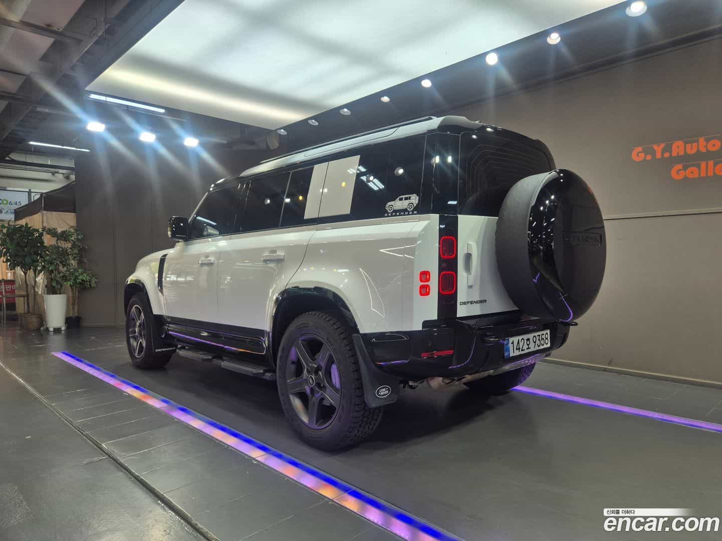 Defender Land Rover 2025.10-OUTER-005