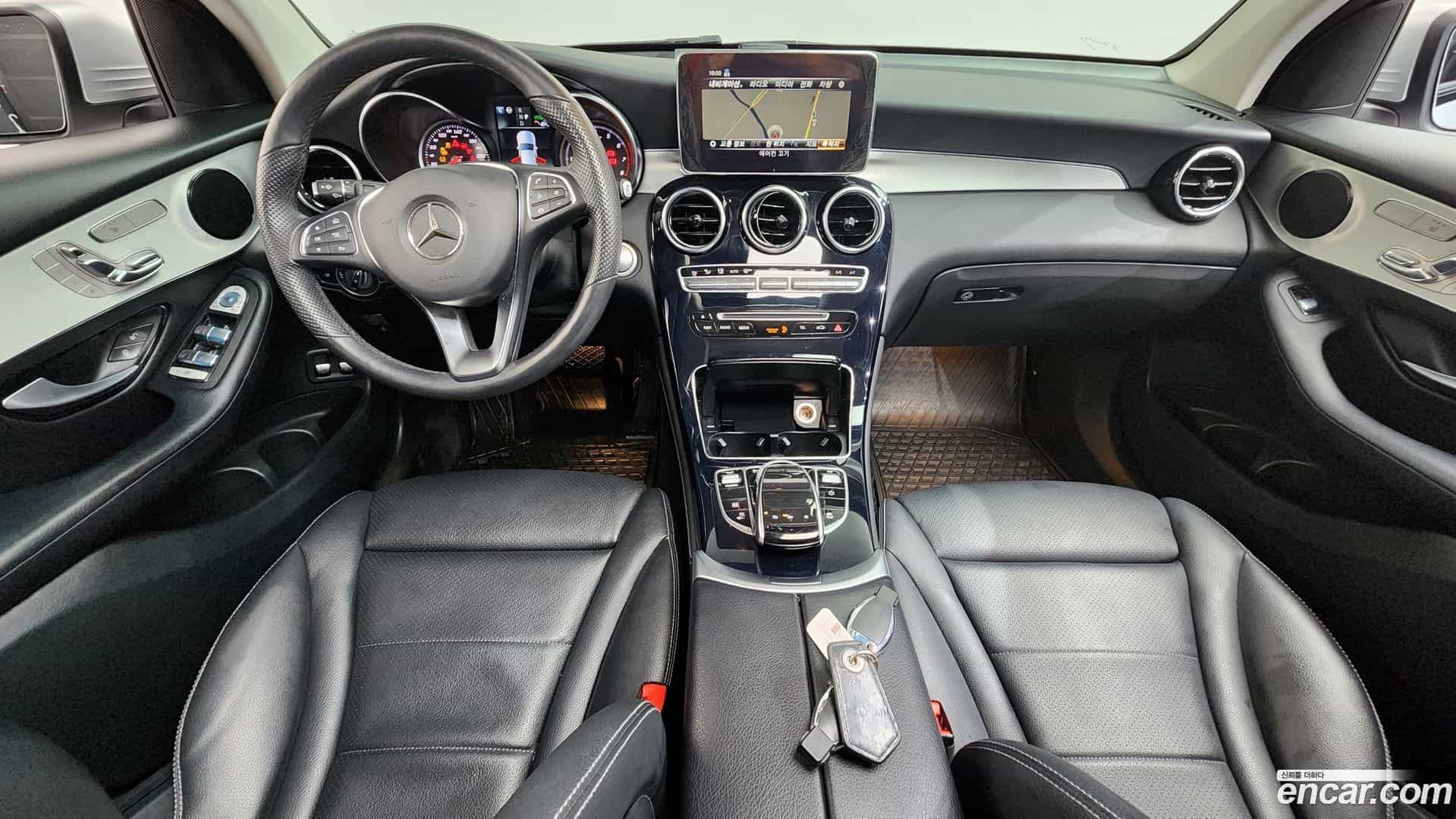 GLC-Class Mercedes-Benz 2018.10-INNER-007