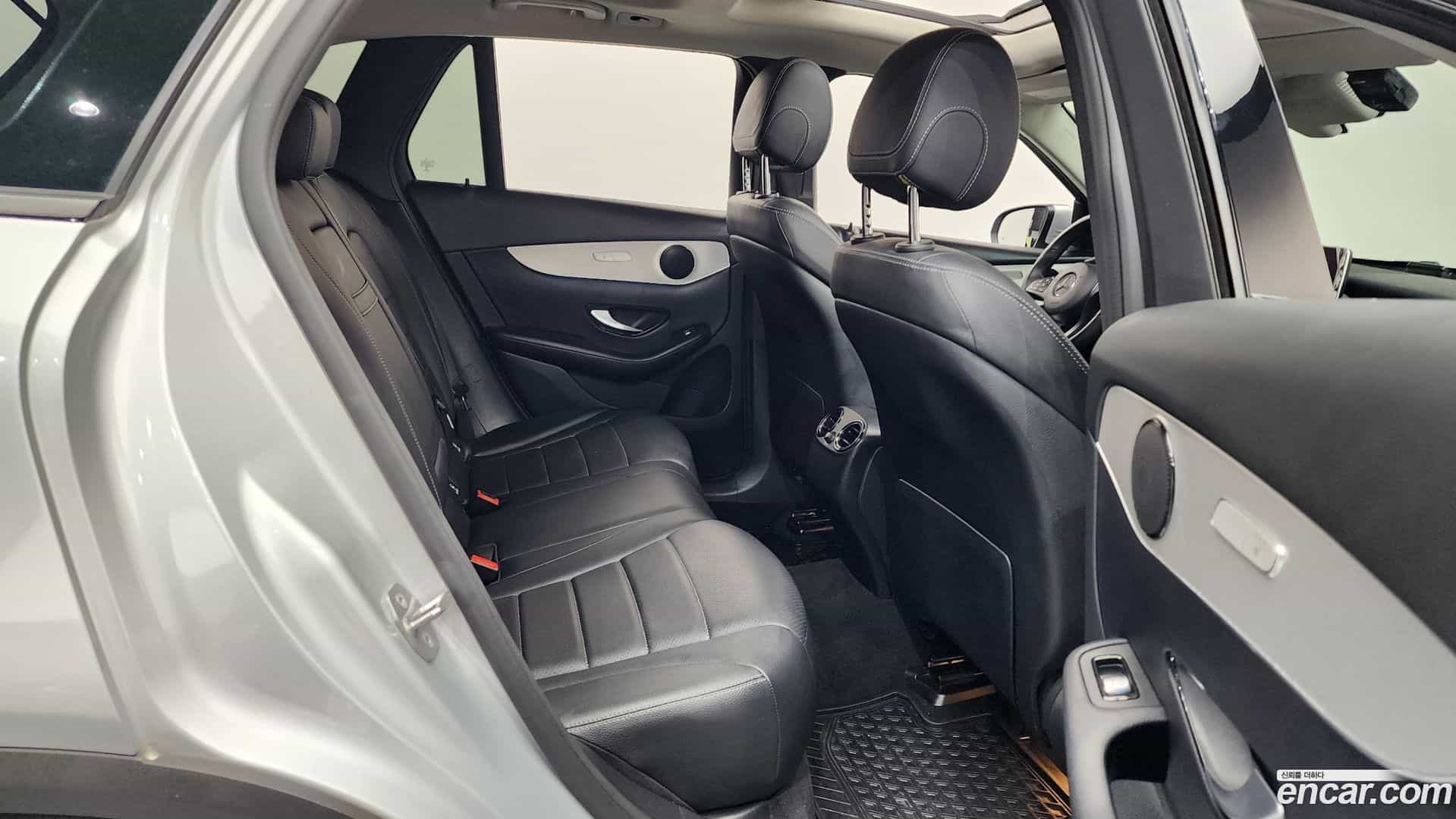 GLC-Class Mercedes-Benz 2018.10-OPTION-015