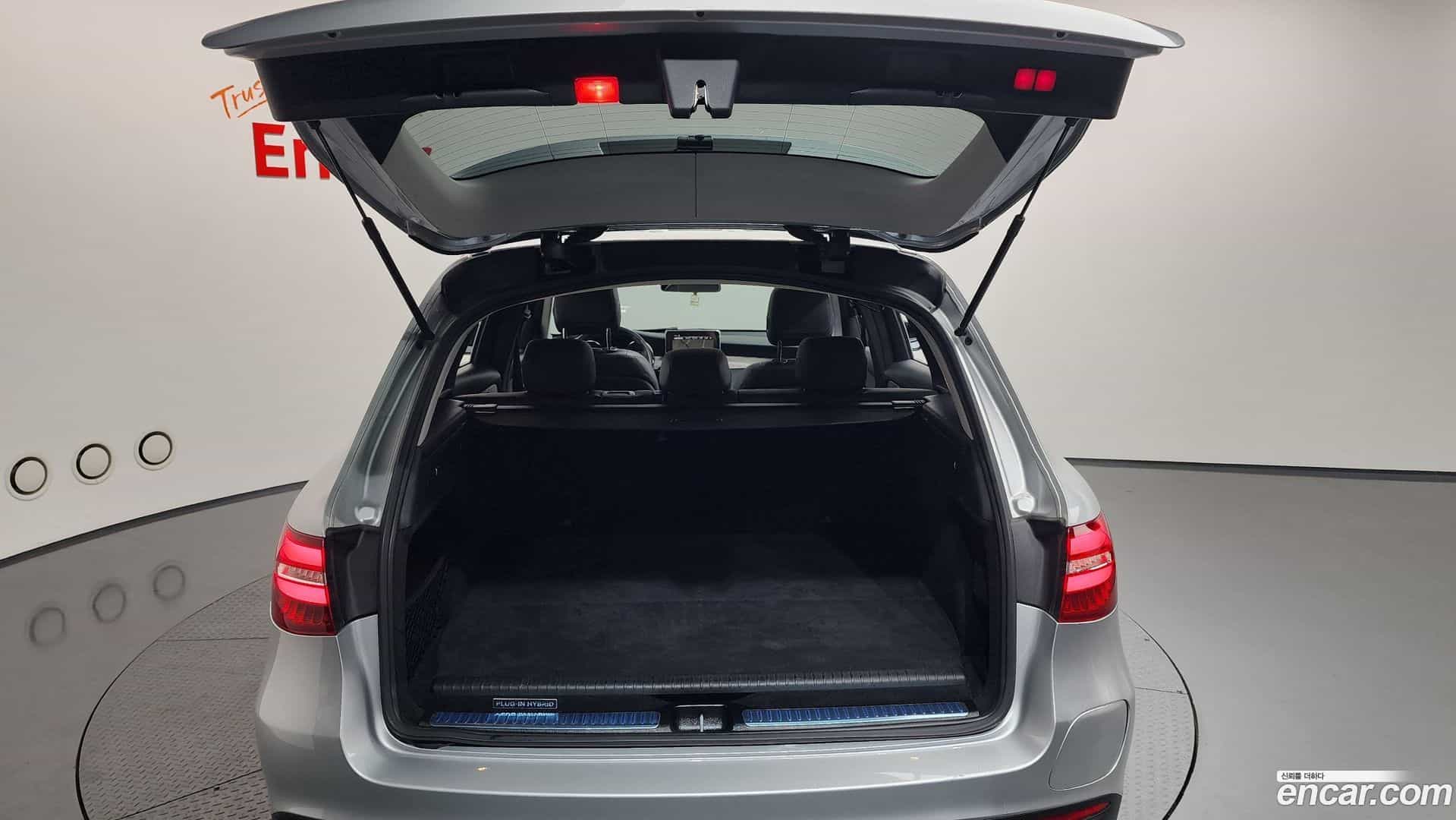 GLC-Class Mercedes-Benz 2018.10-OPTION-041