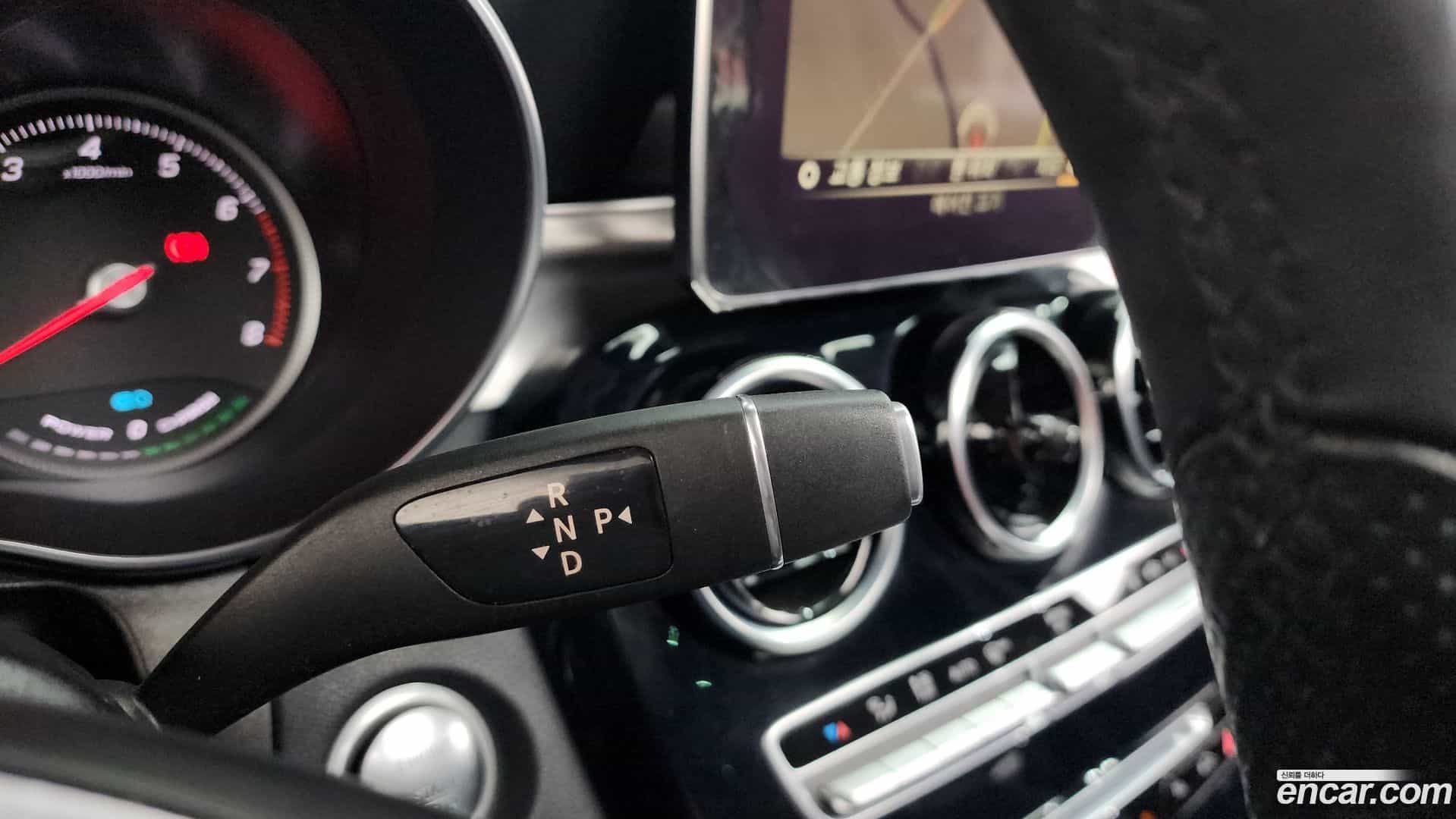 GLC-Class Mercedes-Benz 2018.10-OPTION-043
