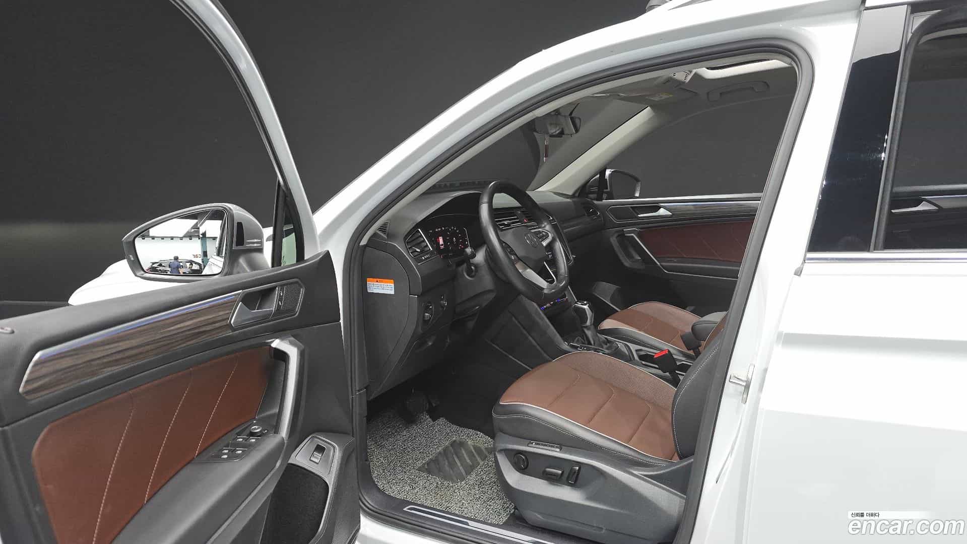 Tiguan Volkswagen 2022.8-INNER-010