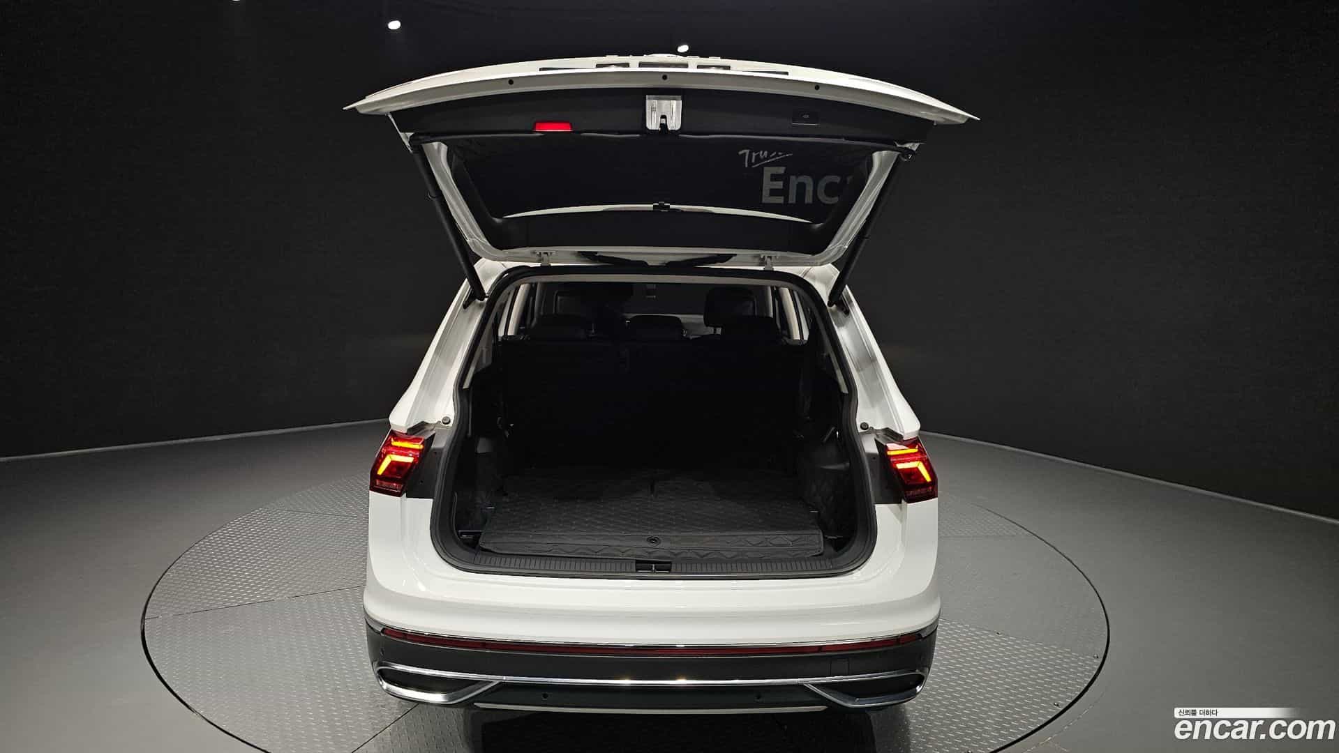 Tiguan Volkswagen 2022.8-OPTION-024