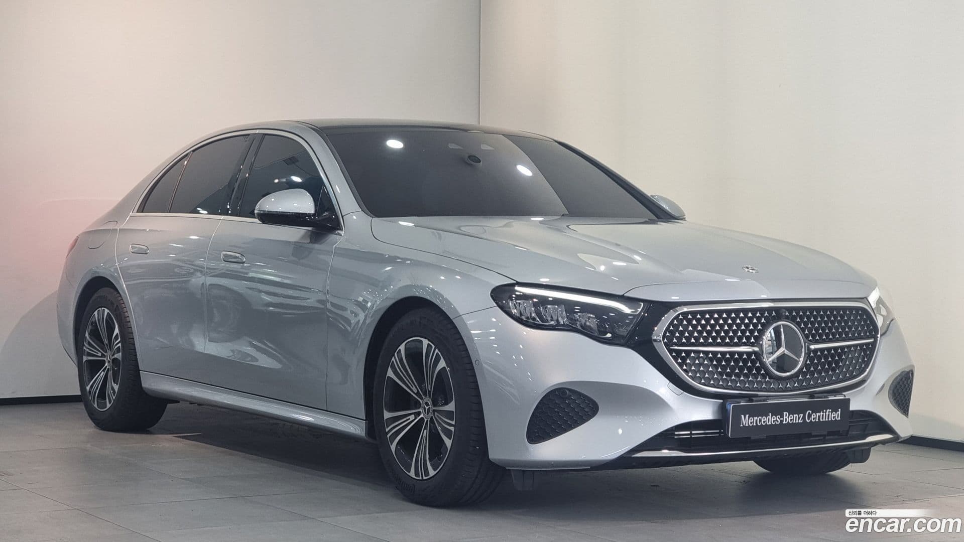 Main__Slider__Photo:E-Class Mercedes-Benz 2025.6-0