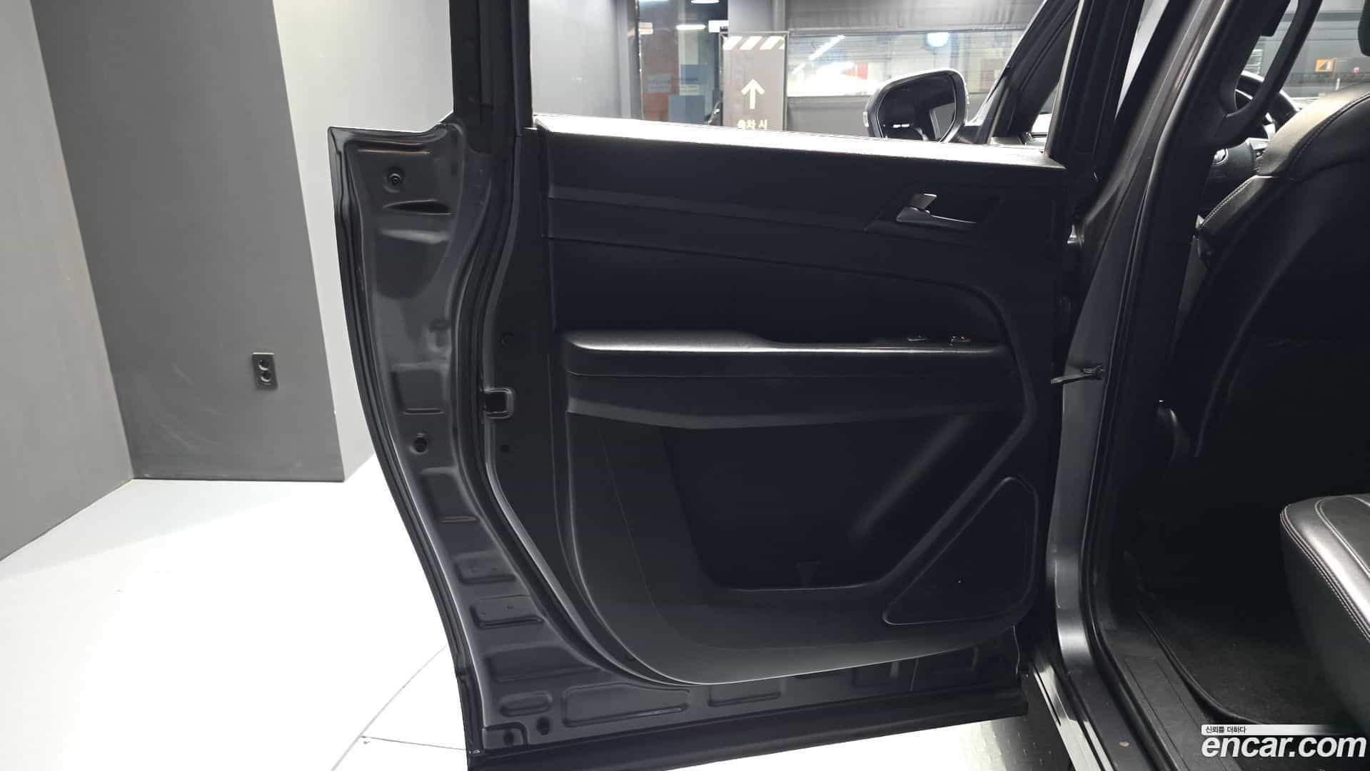 Rexton KG Mobility 2020.10-INNER-035