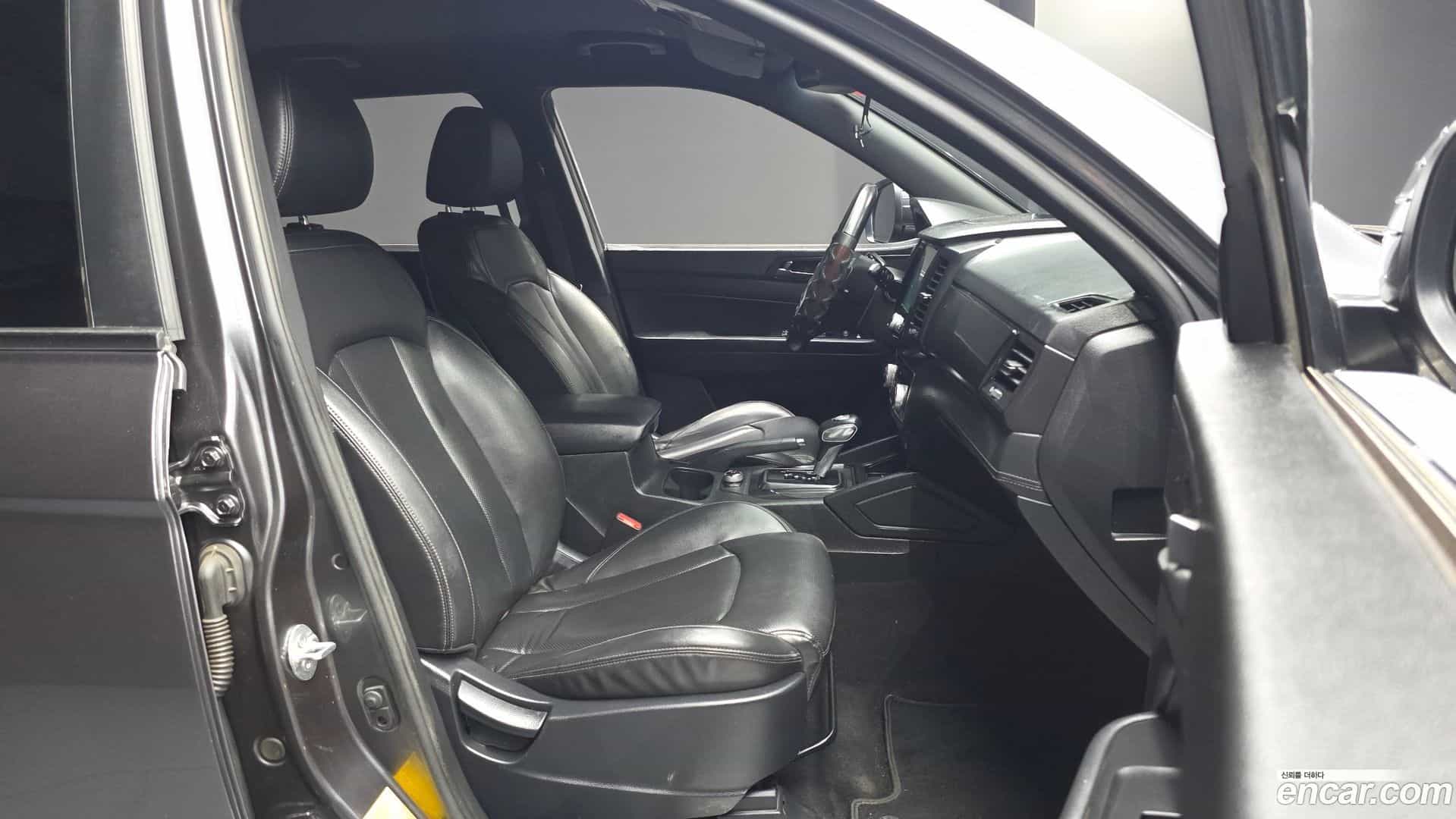 Rexton KG Mobility 2020.10-INNER-036