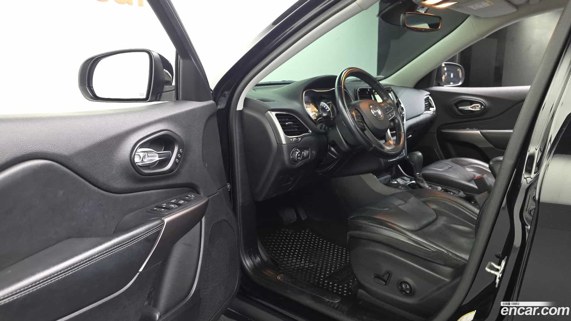 Cherokee Jeep 2021.2-INNER-010