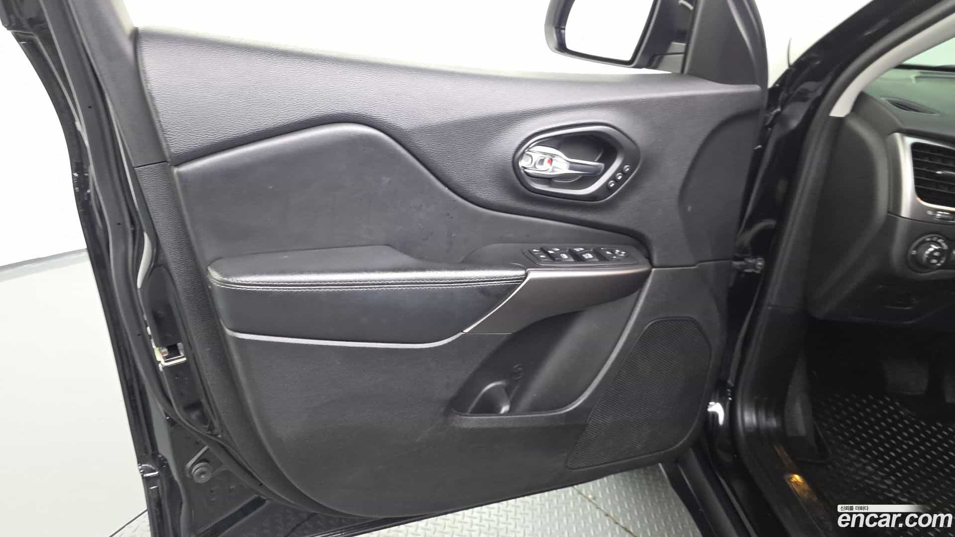 Cherokee Jeep 2021.2-INNER-034