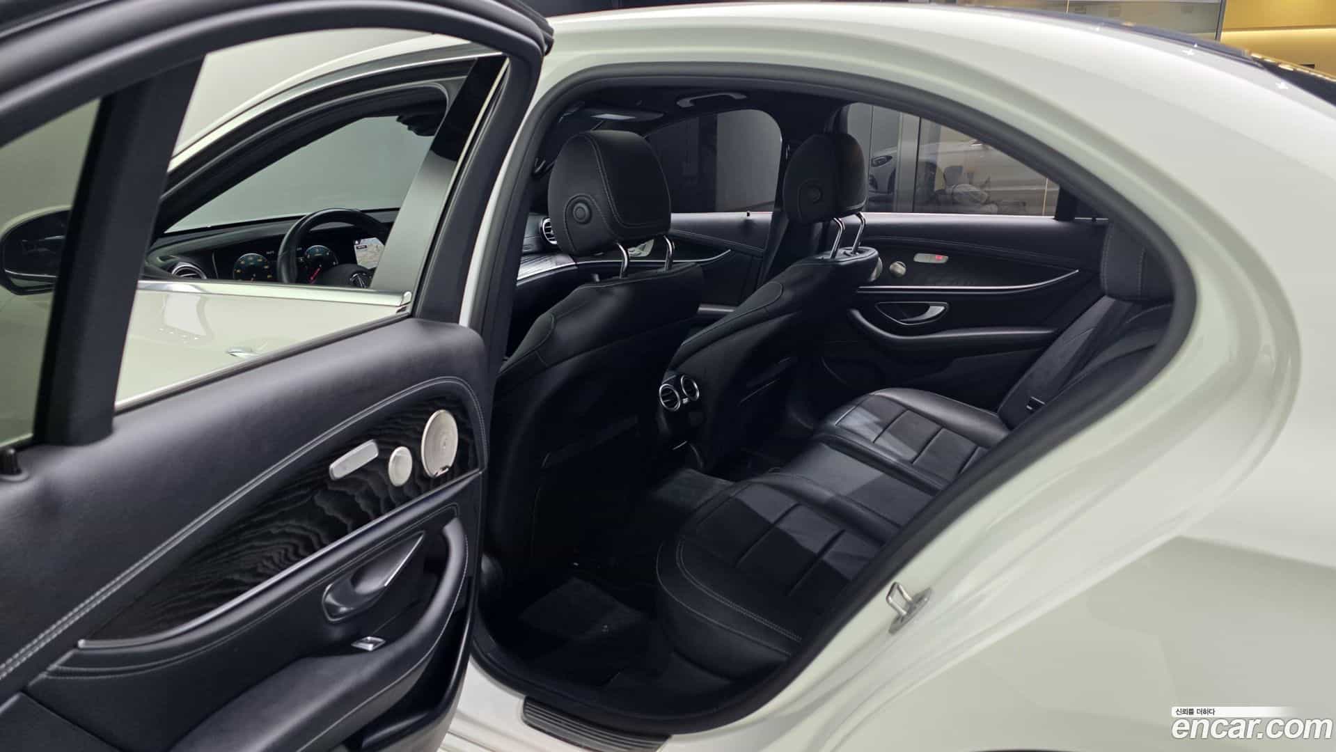 E-Class Mercedes-Benz 2022.7-INNER-036