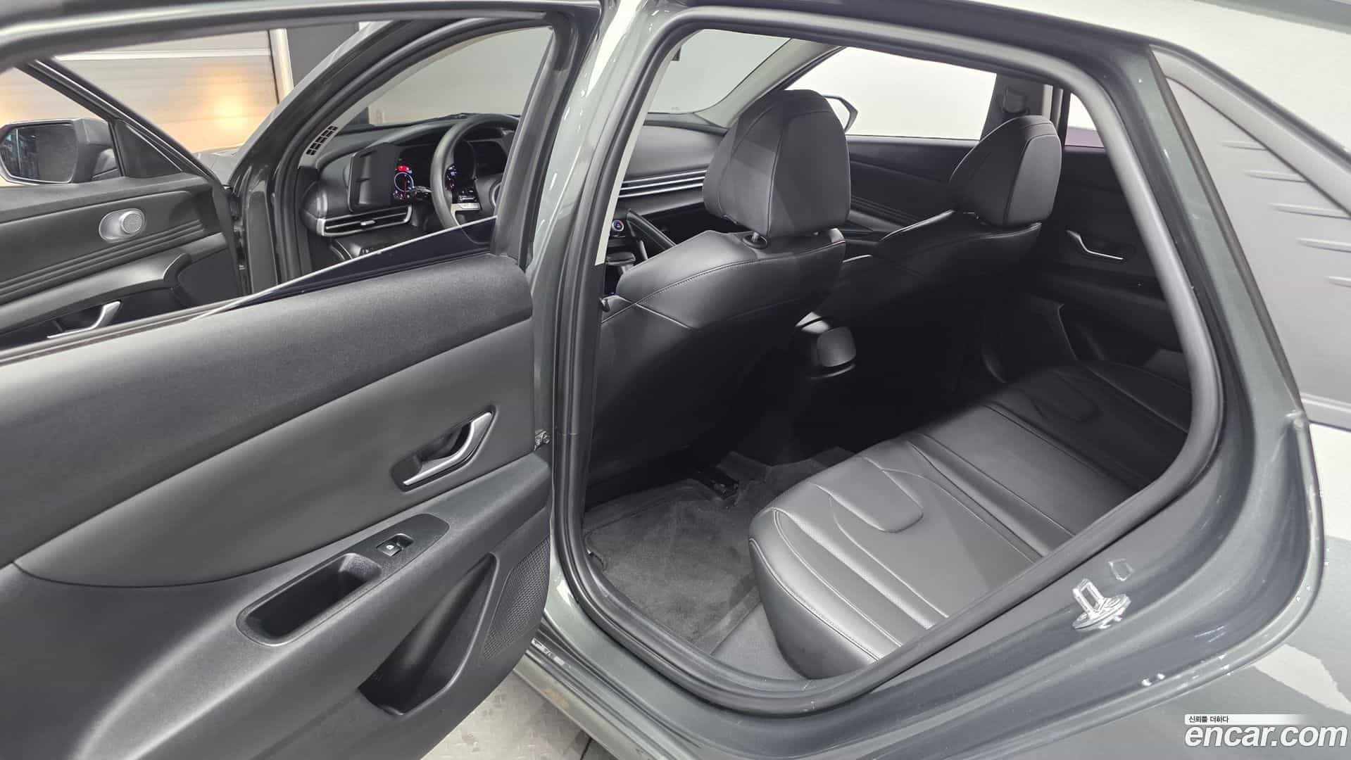 AVANTE Hyundai 2022.4-OPTION-015