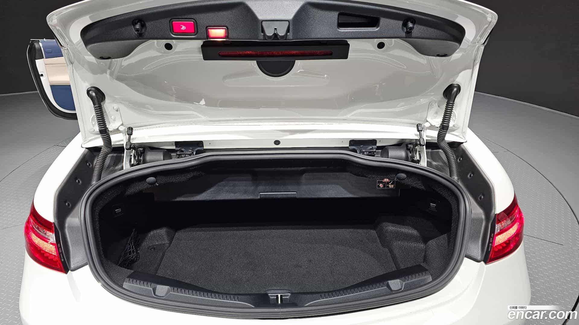 E-Class Mercedes-Benz 2019.9-OPTION-024