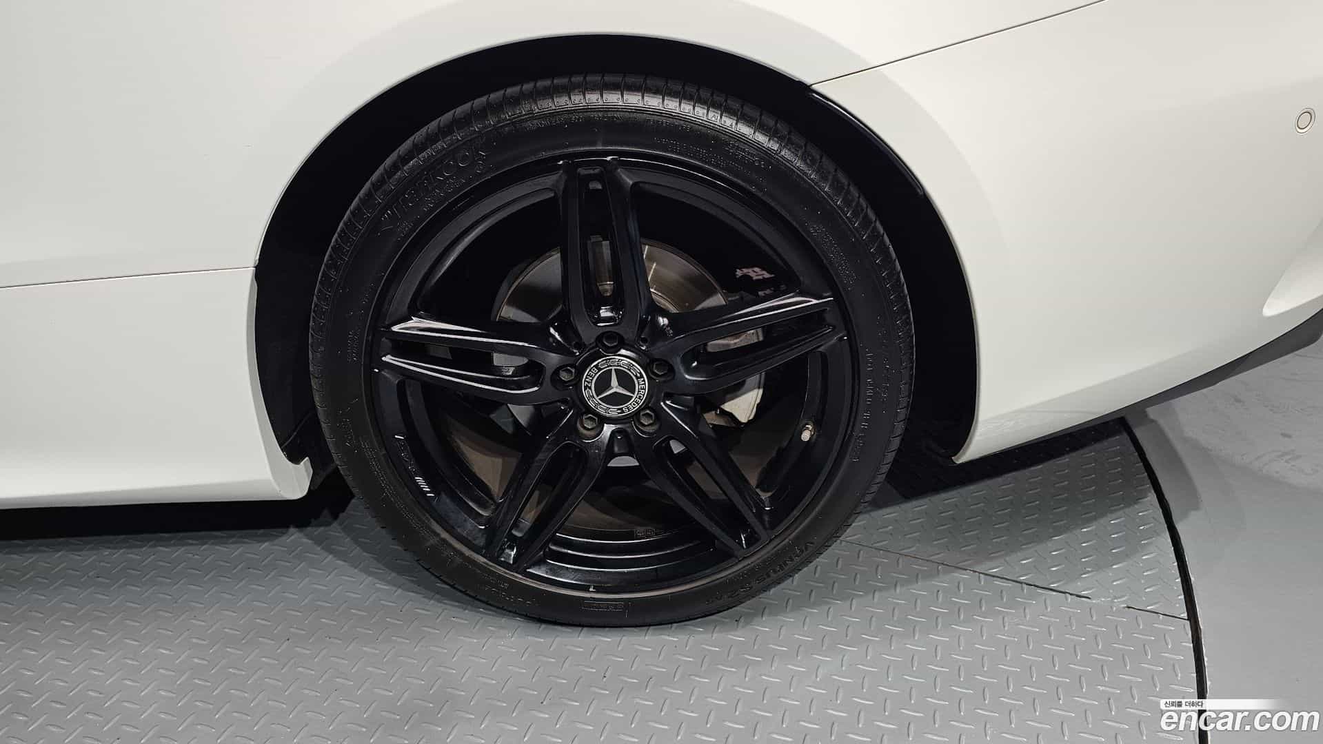 E-Class Mercedes-Benz 2019.9-OUTER-031