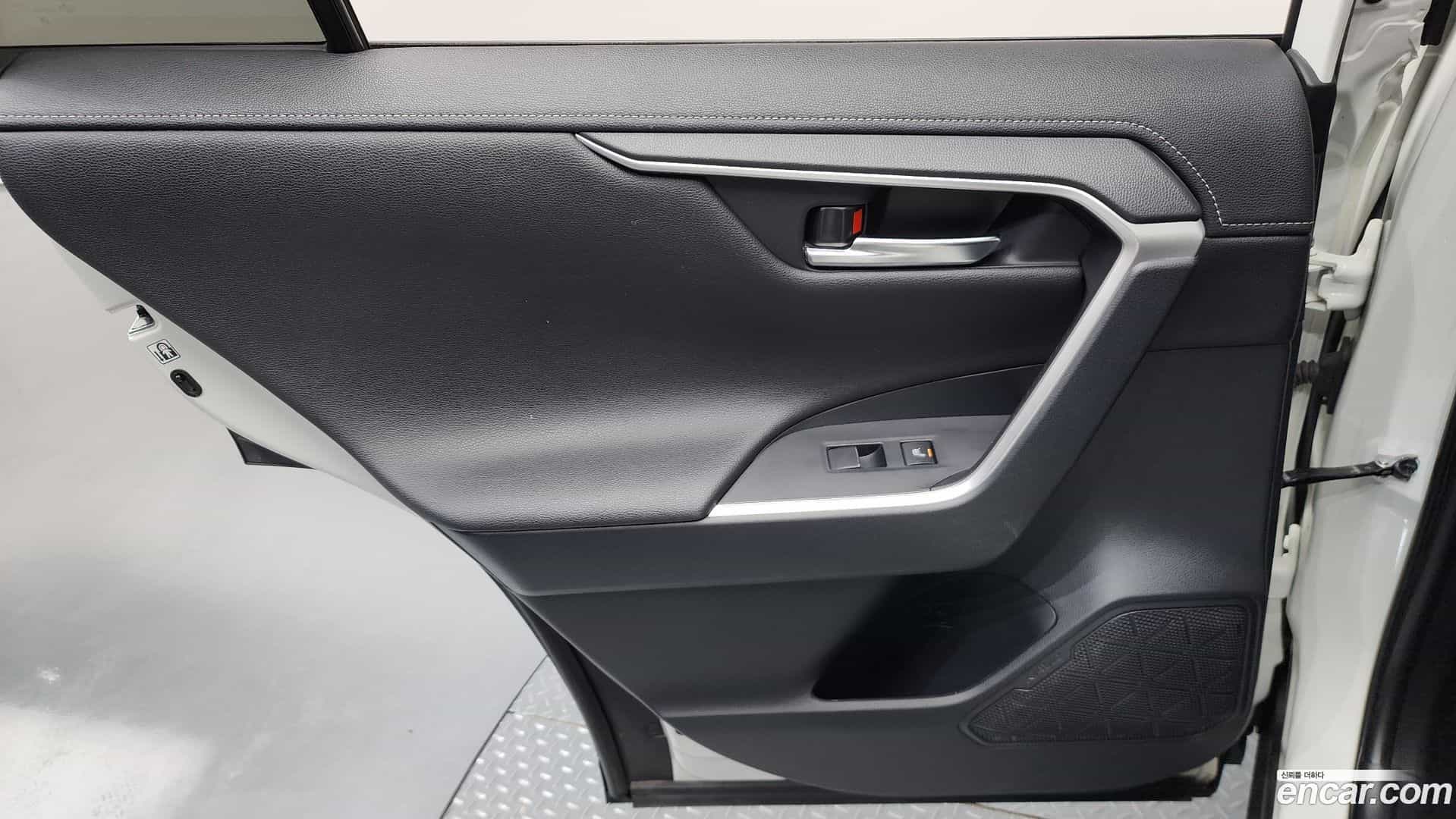 RAV4 Toyota 2019.6-INNER-035