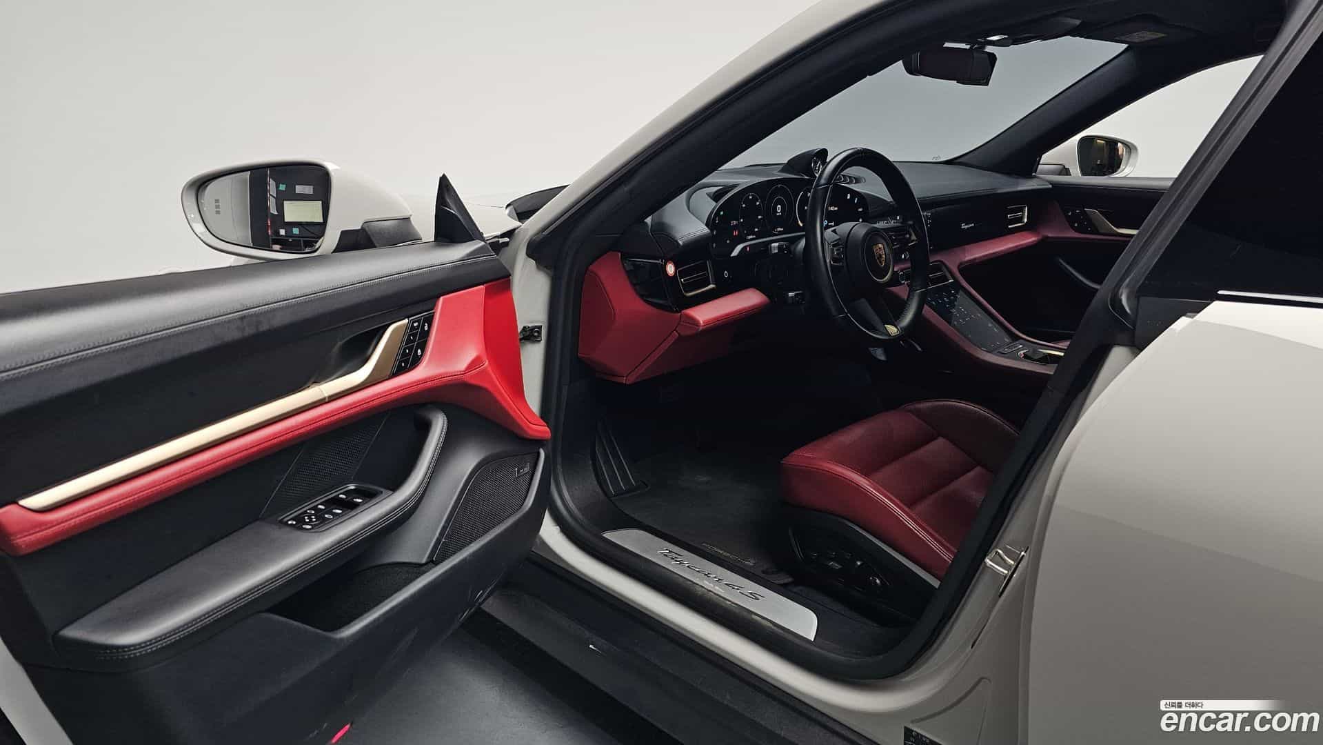 Taycan Porsche 2022.3-INNER-010