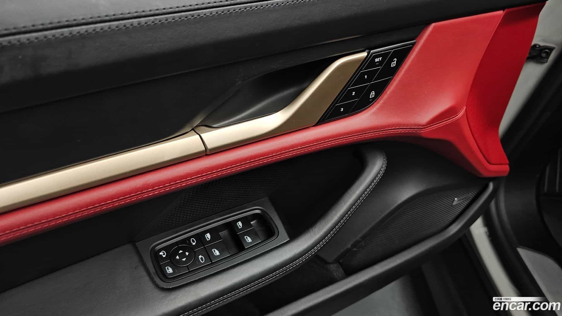 Taycan Porsche 2022.3-OPTION-022