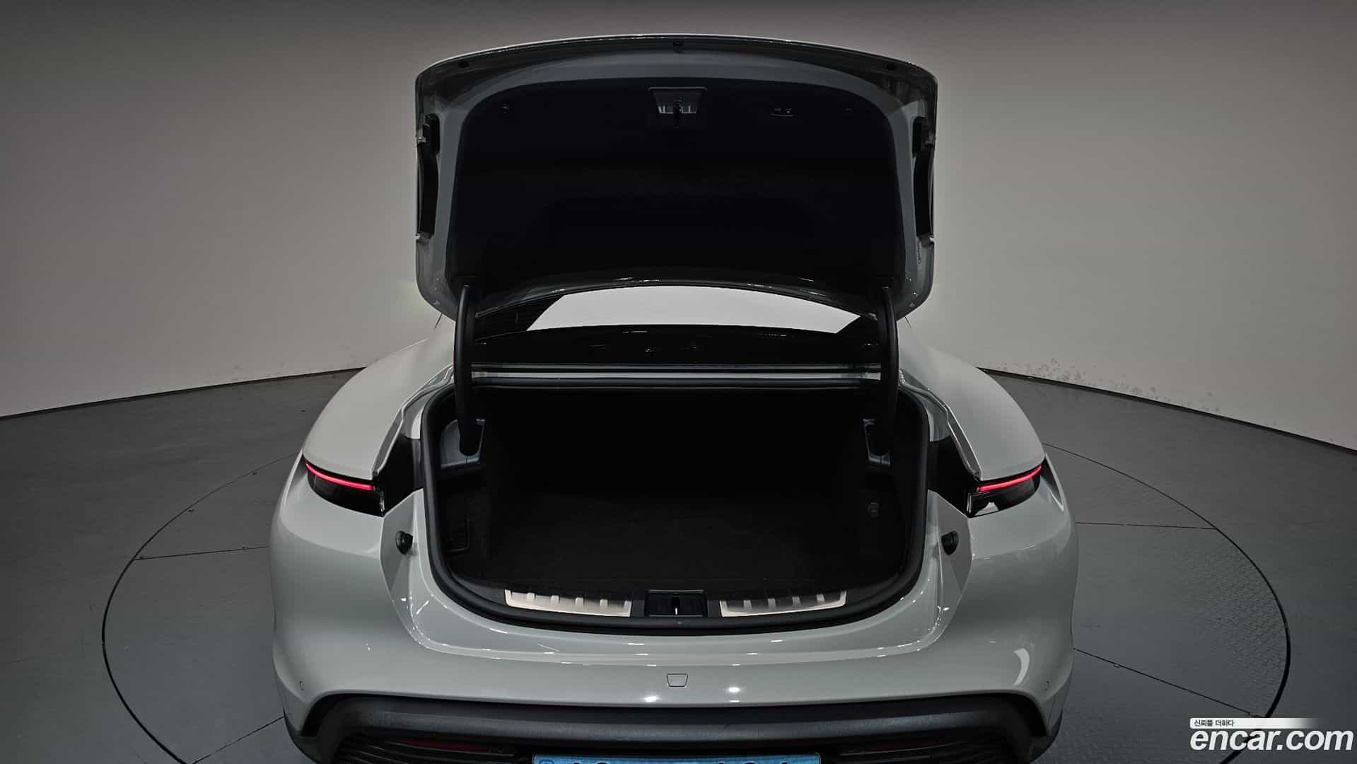 Taycan Porsche 2022.3-OPTION-024