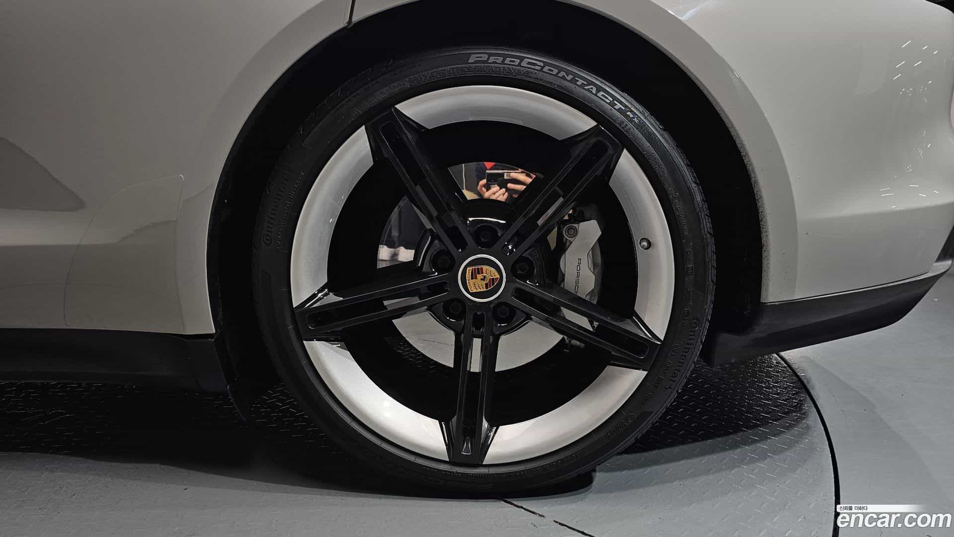 Taycan Porsche 2022.3-OUTER-031