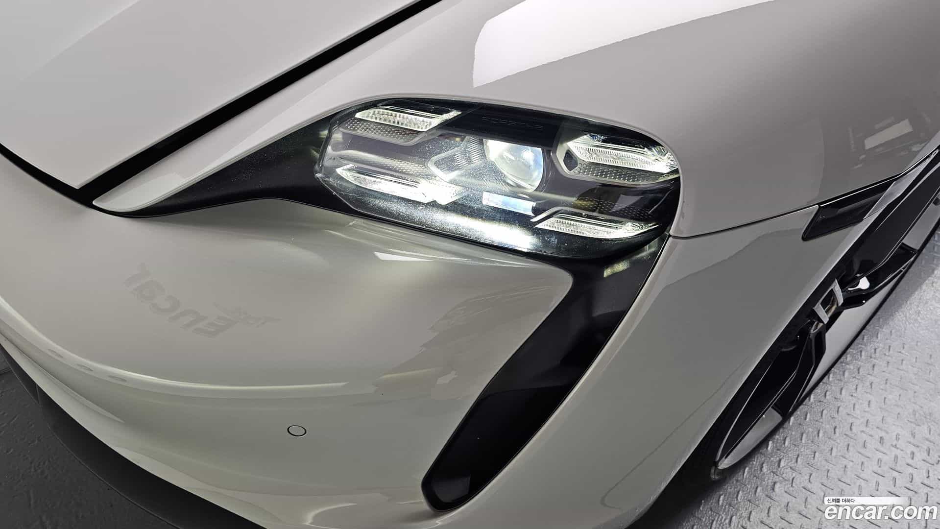 Taycan Porsche 2022.3-OUTER-032