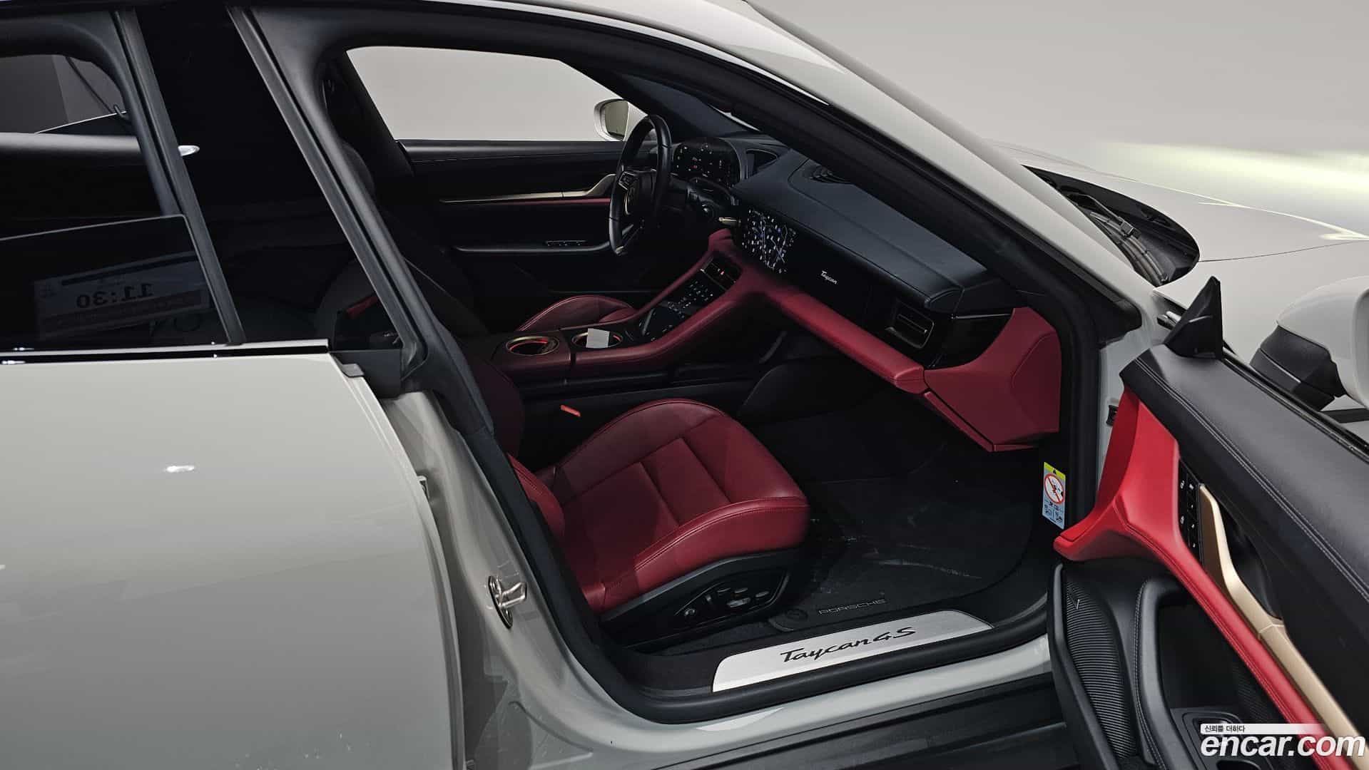 Taycan Porsche 2022.3-INNER-036