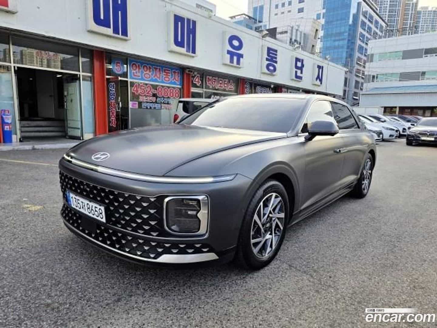 Grandeur Hyundai 2023.9-OUTER-001