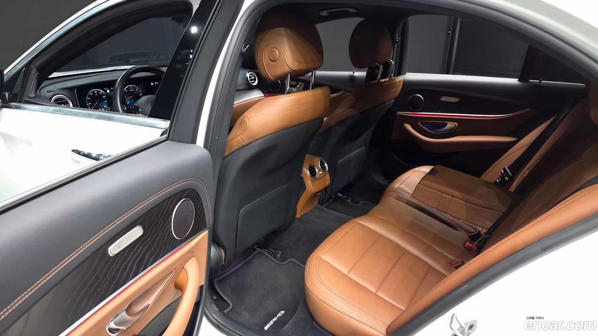 E-Class Mercedes-Benz 2021.8-OPTION-016
