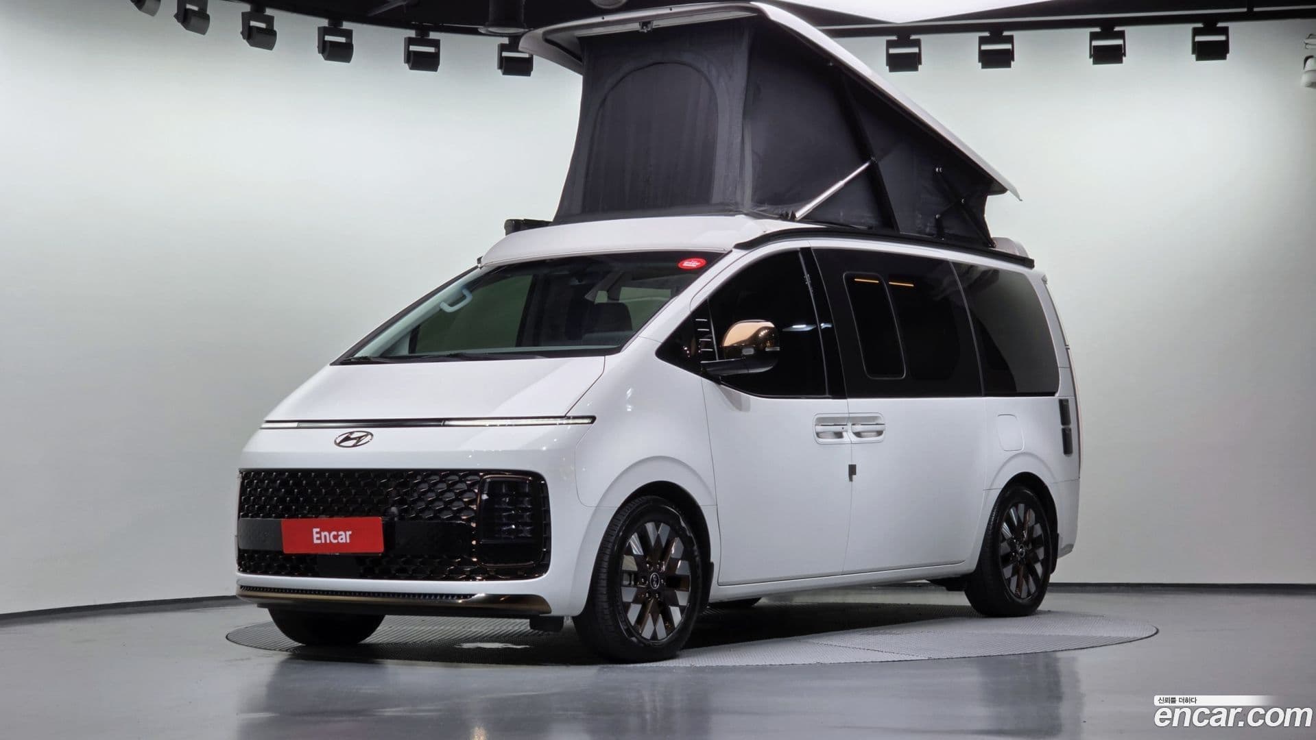 Main__Slider__Photo:Staria Hyundai 2024.3-0