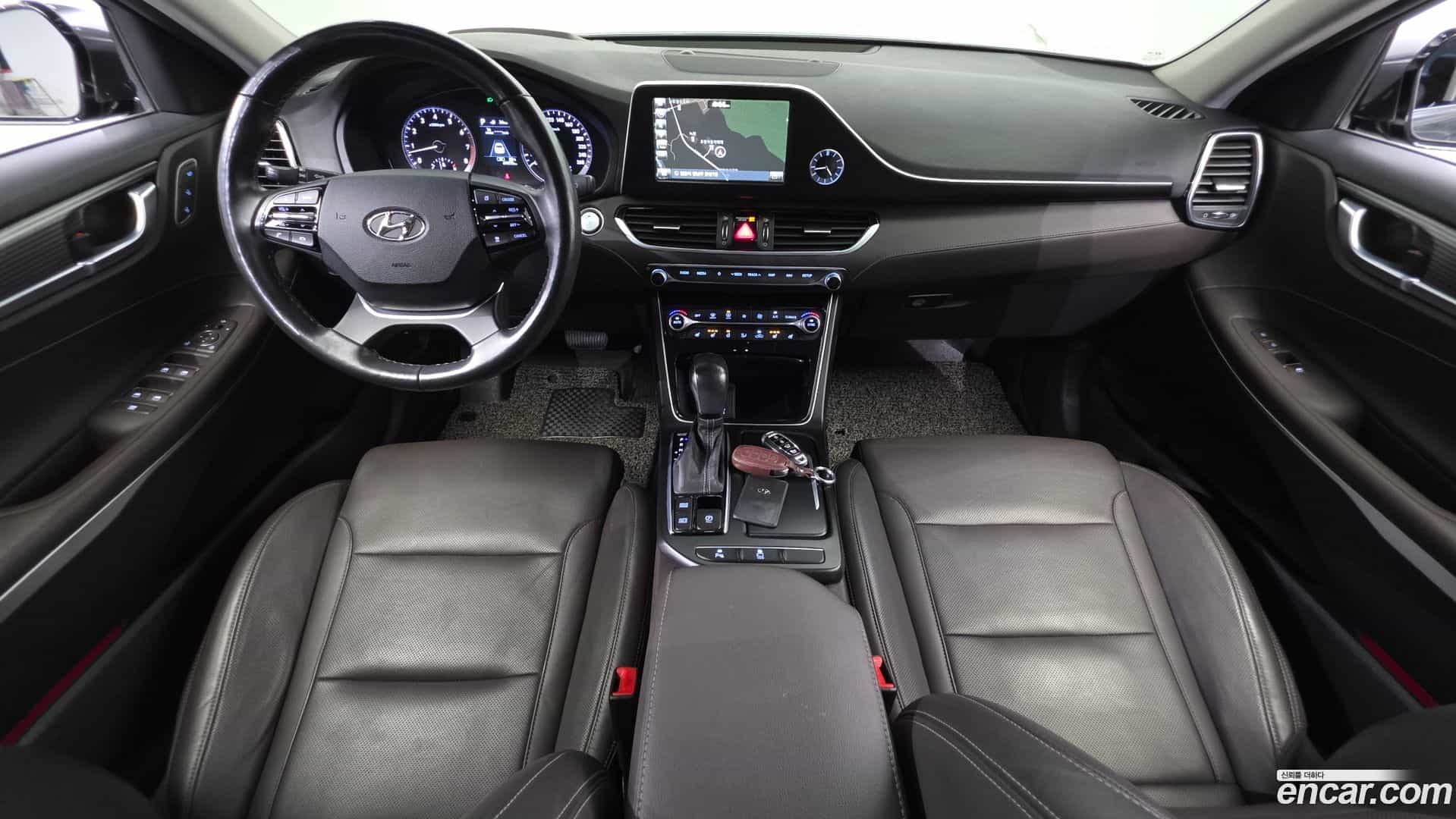 Grandeur Hyundai 2017.1-INNER-007