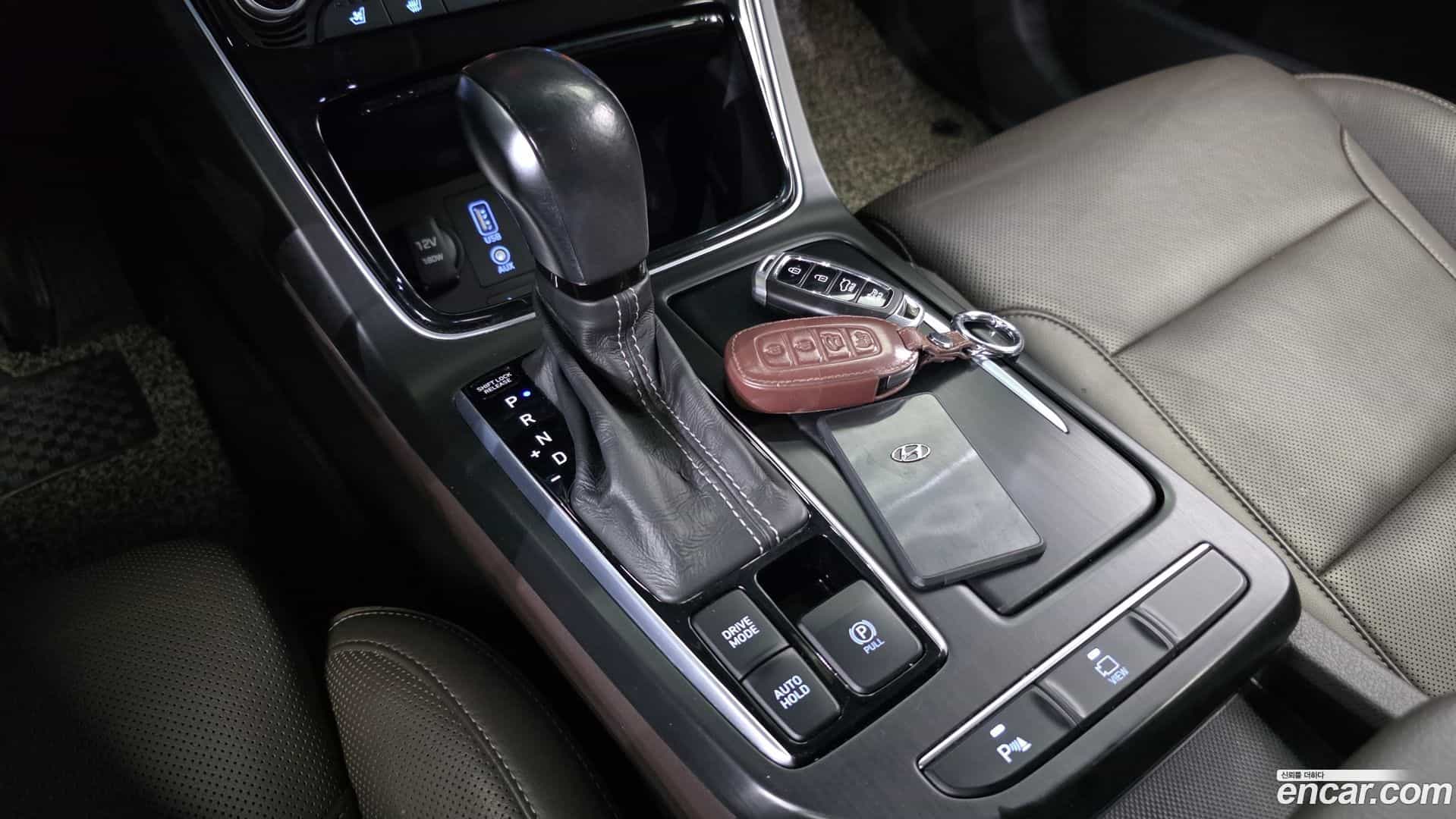 Grandeur Hyundai 2017.1-INNER-009