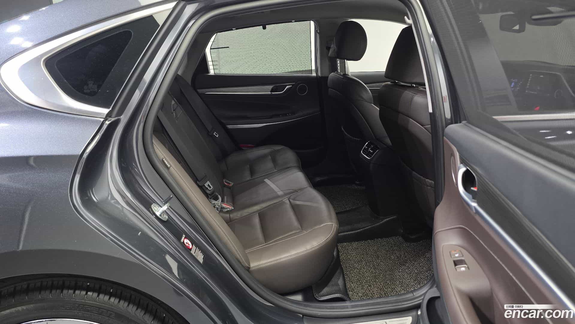 Grandeur Hyundai 2017.1-OPTION-015