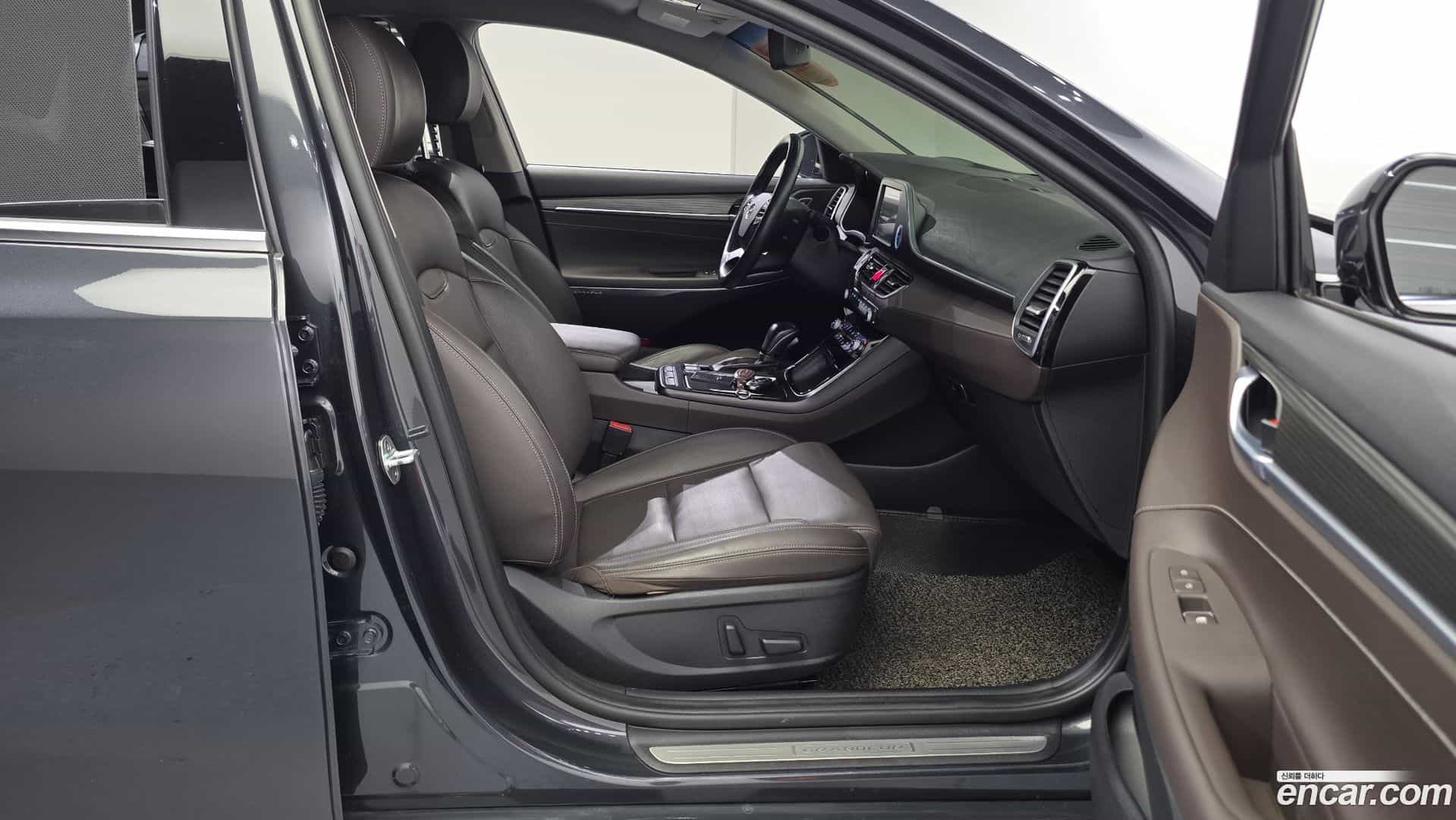 Grandeur Hyundai 2017.1-OPTION-016