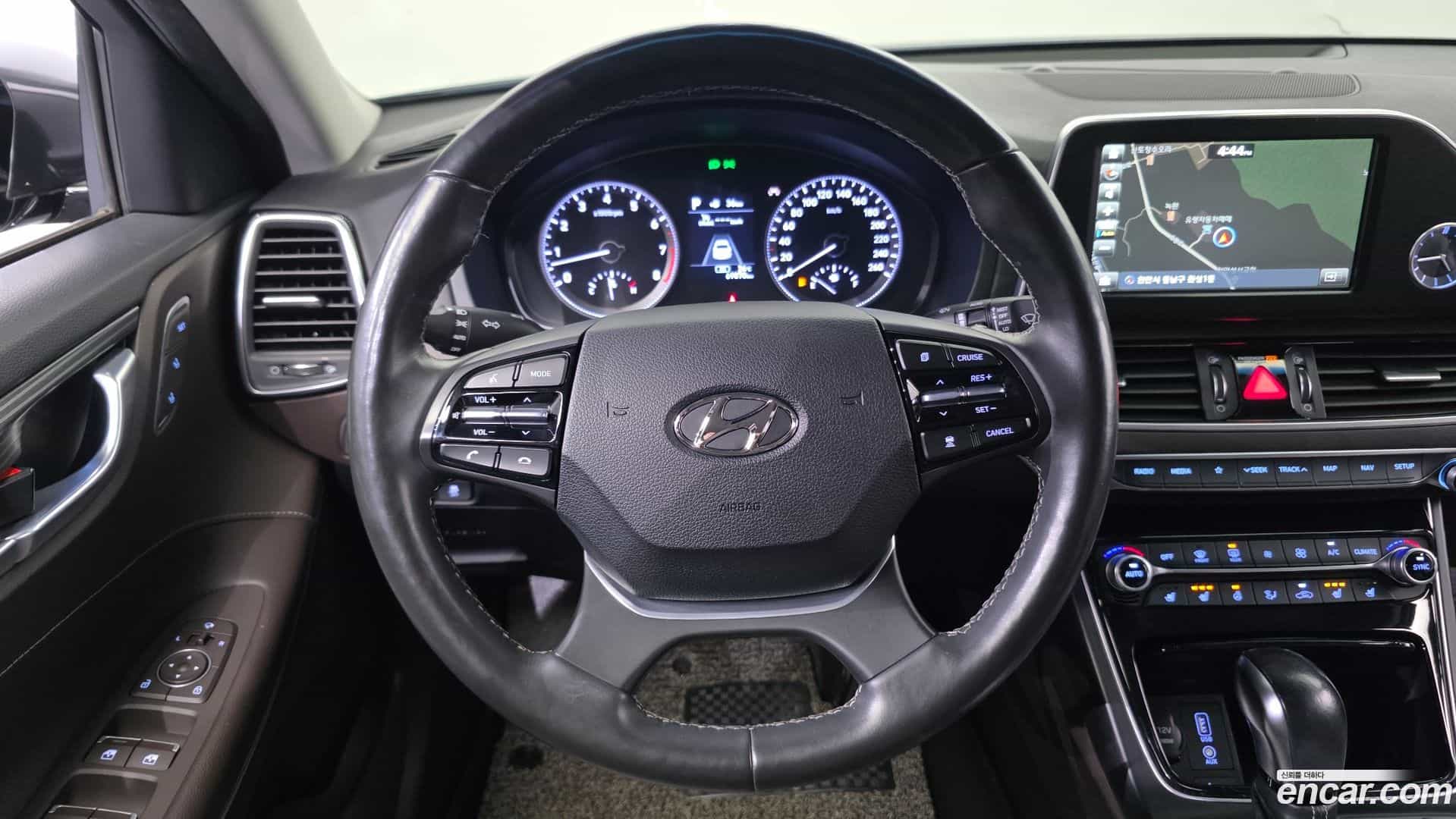 Grandeur Hyundai 2017.1-OPTION-018