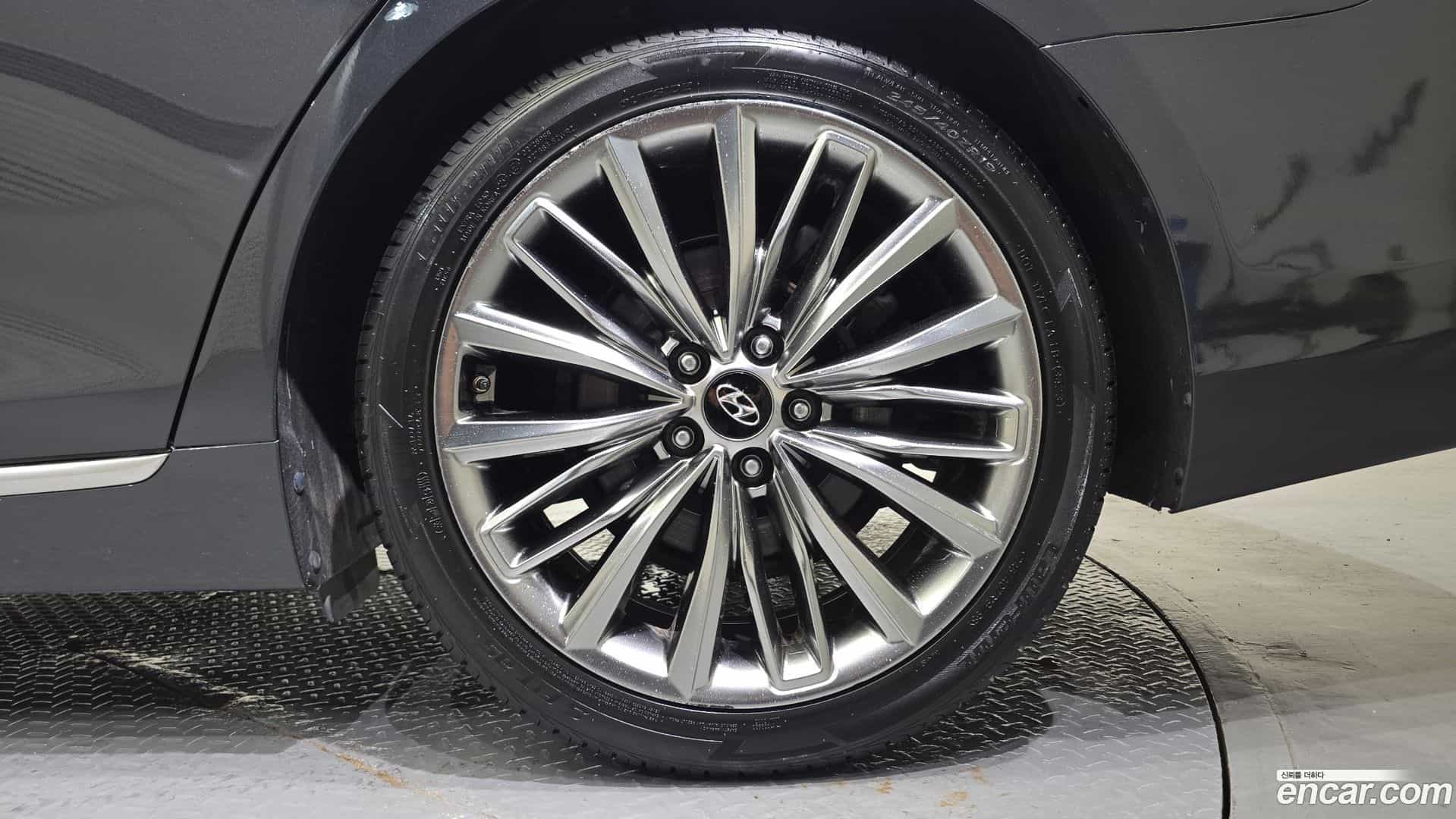 Grandeur Hyundai 2017.1-OUTER-031