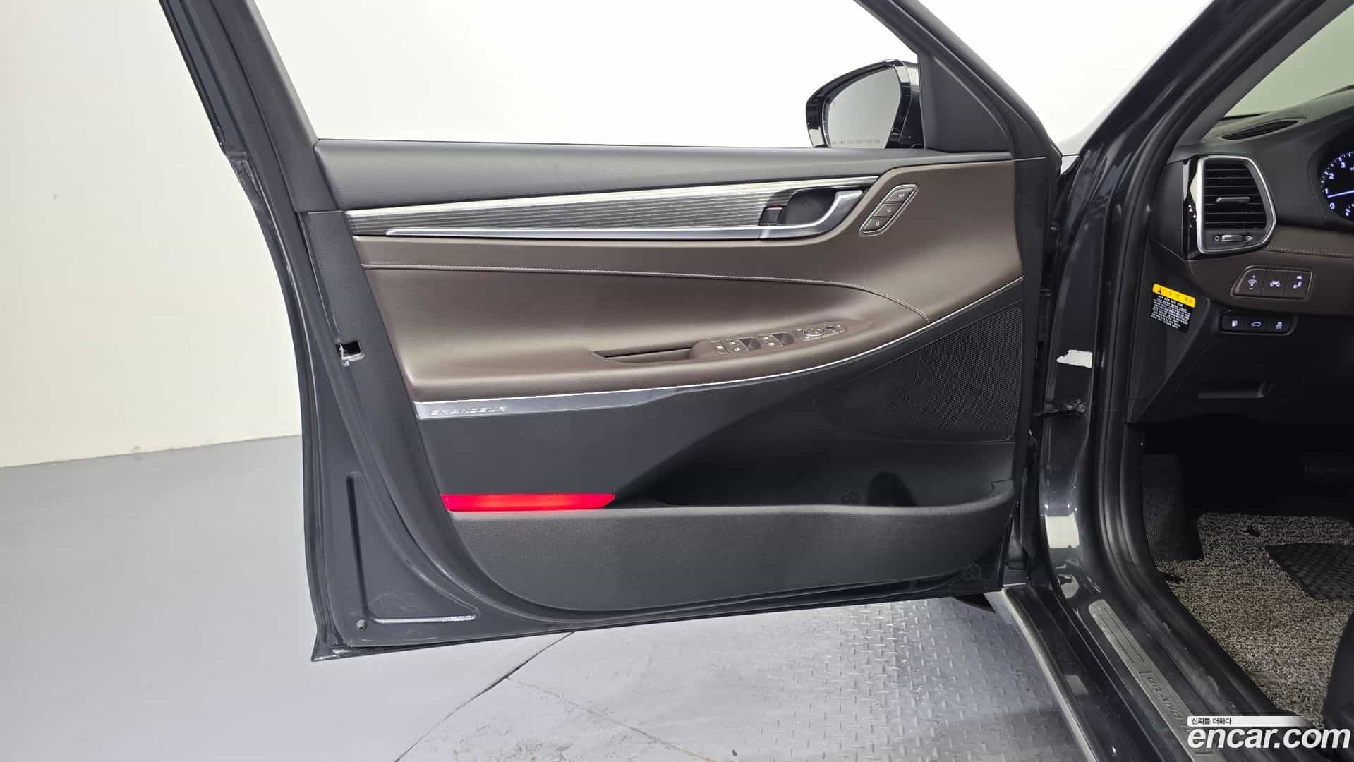 Grandeur Hyundai 2017.1-INNER-034