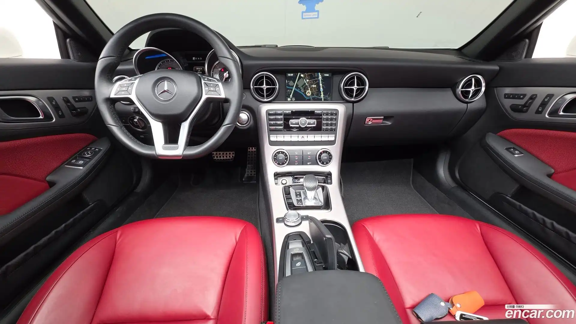 SLK-Class Mercedes-Benz 2015.11-INNER-007