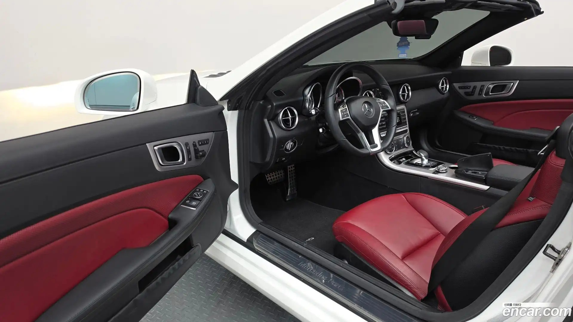 SLK-Class Mercedes-Benz 2015.11-INNER-010