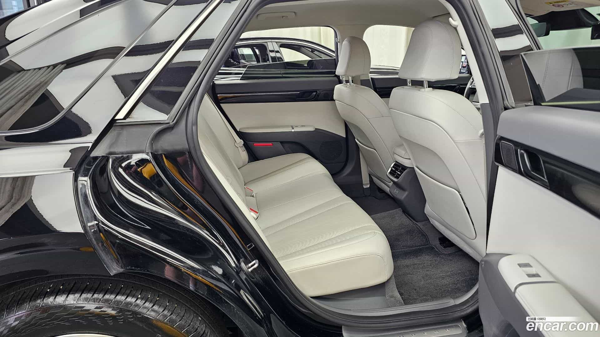 Grandeur Hyundai 2023.1-OPTION-016