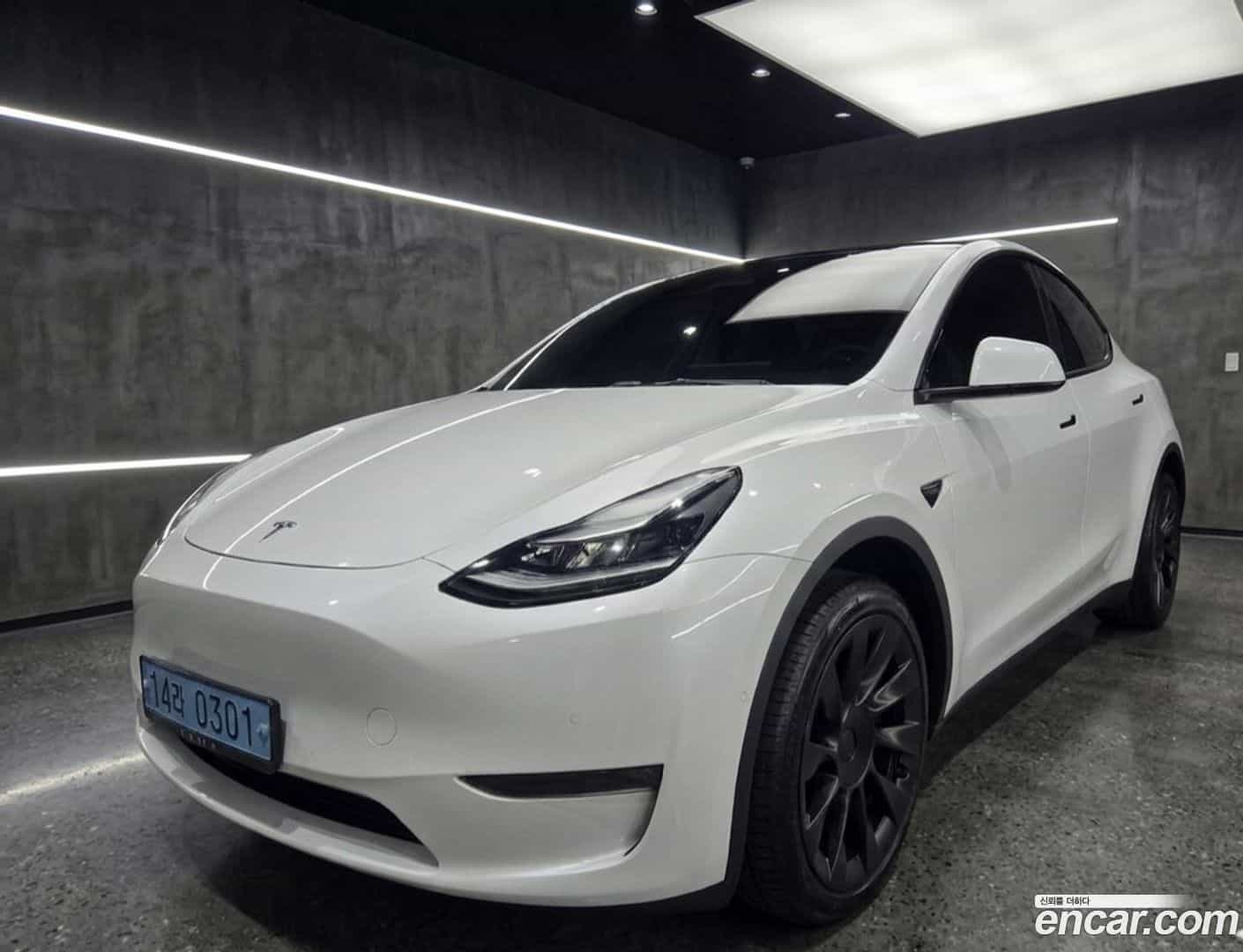 Model Y Tesla 2023.9-OUTER-001