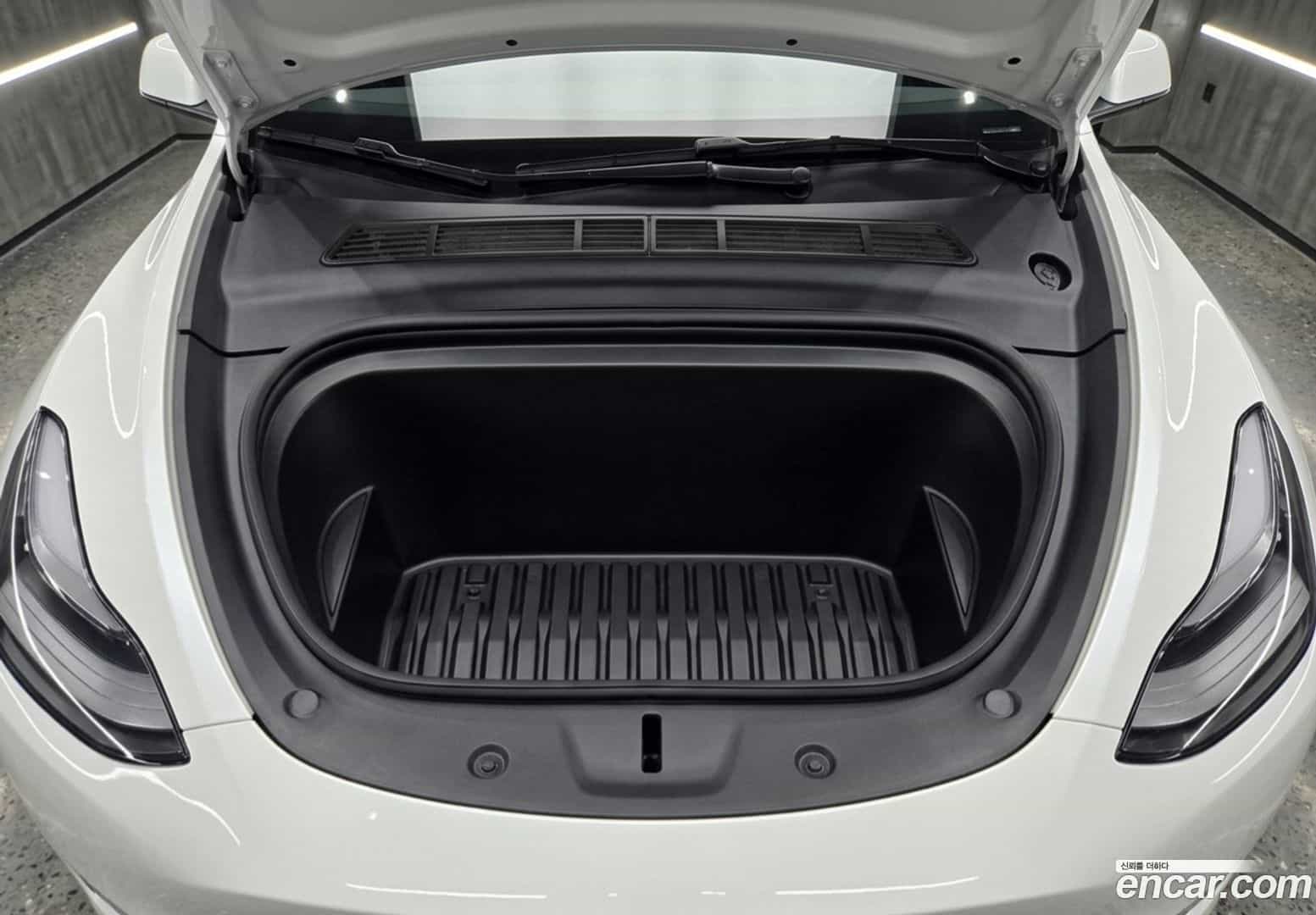 Model Y Tesla 2023.9-OUTER-006