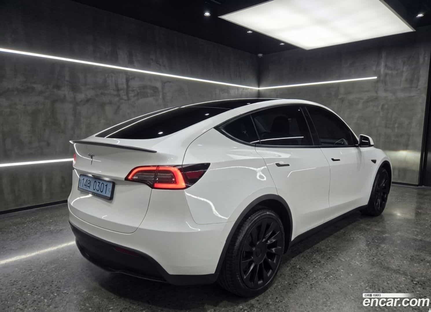 Model Y Tesla 2023.9-INNER-009