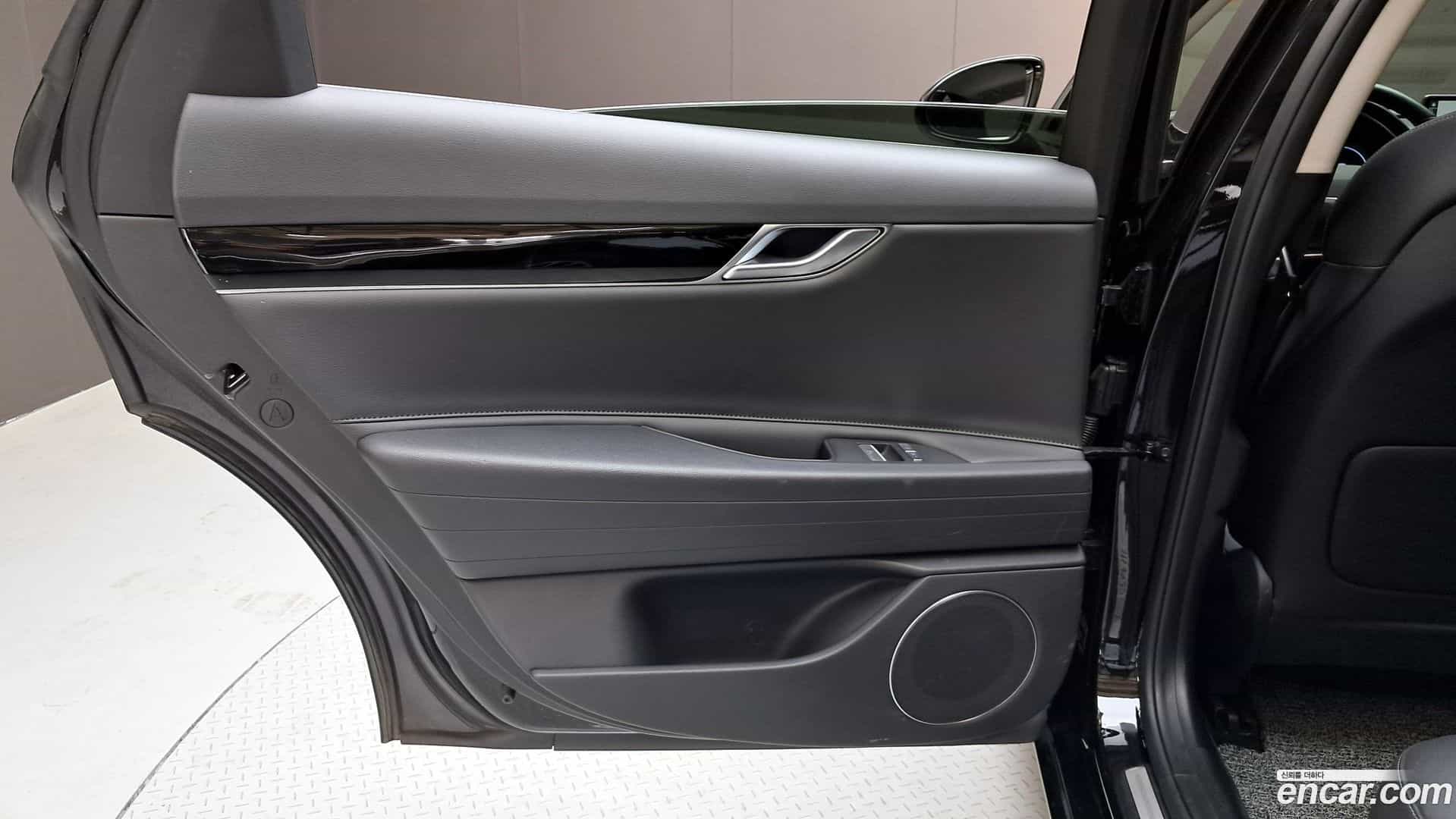 G80 Genesis 2024.1-INNER-035