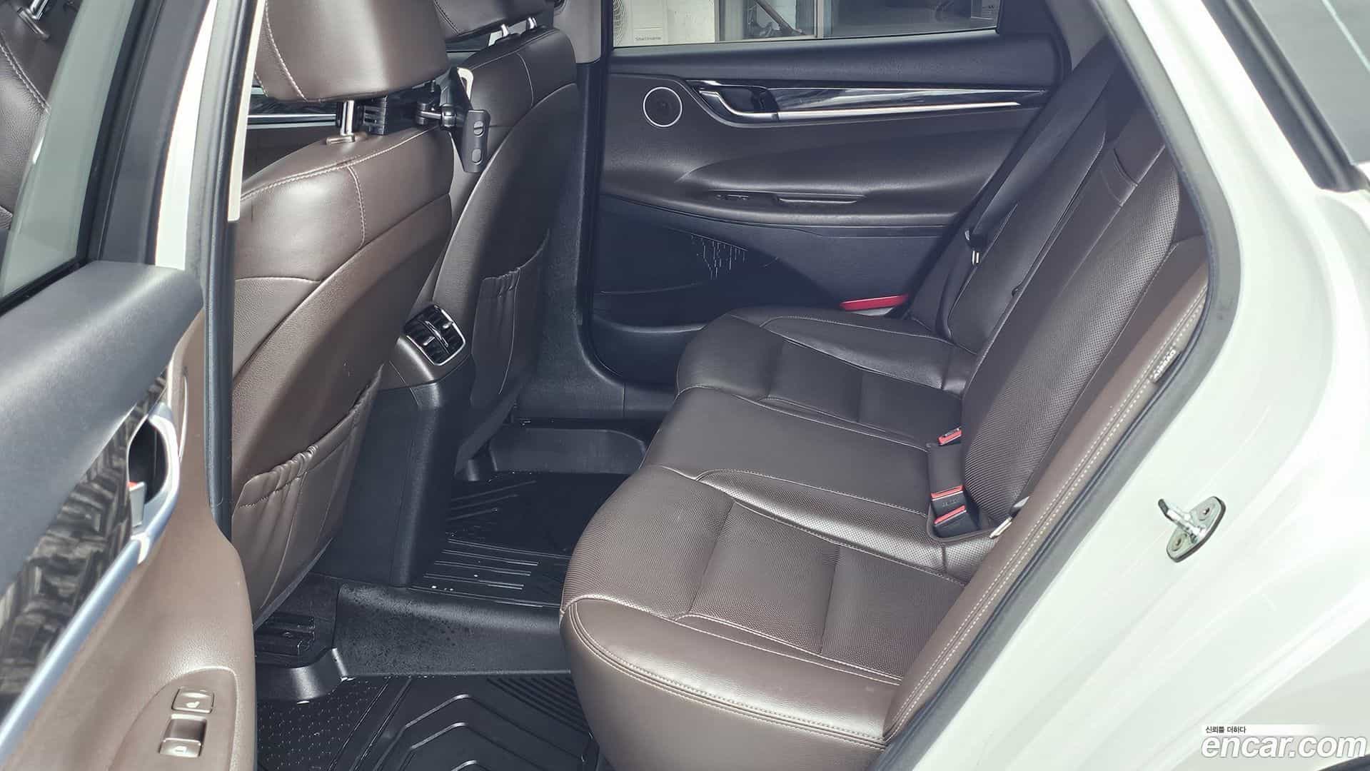 Grandeur Hyundai 2018.1-OPTION-015