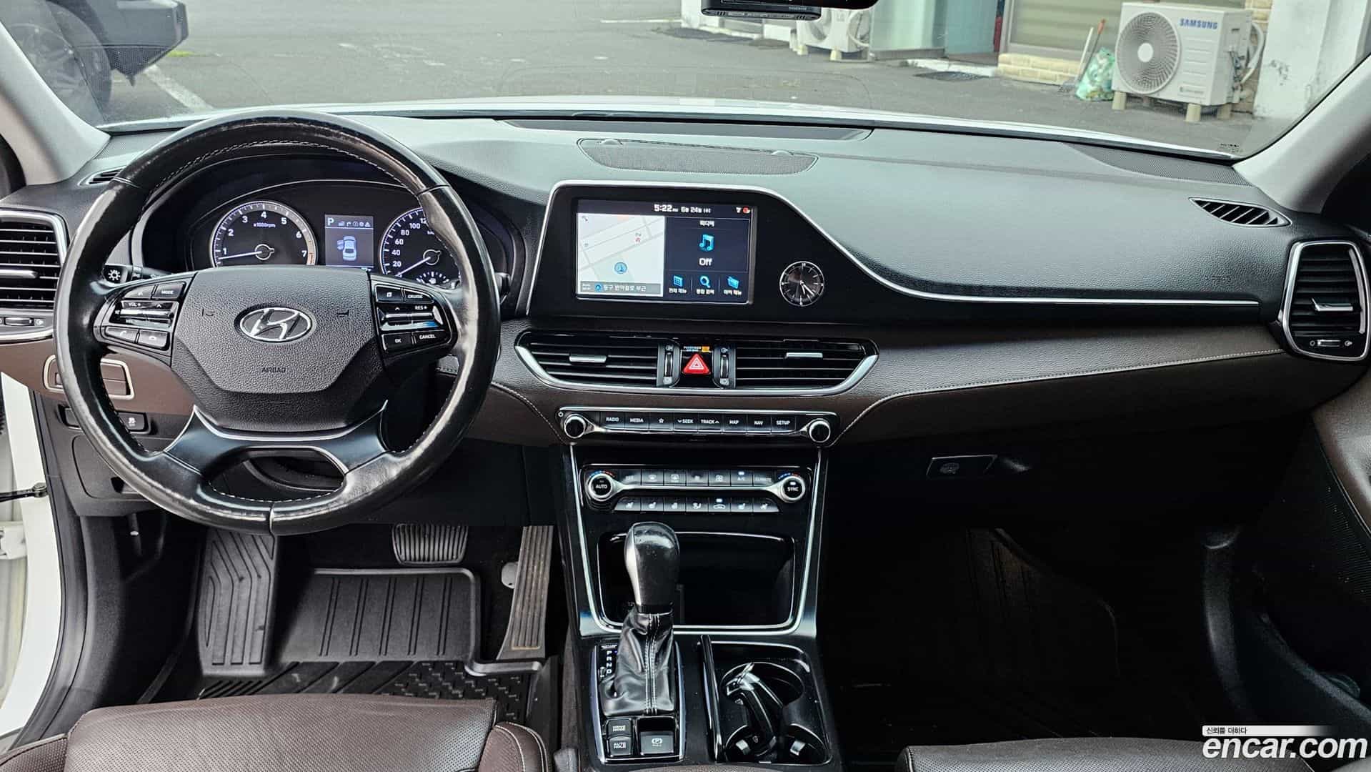 Grandeur Hyundai 2018.1-OPTION-016