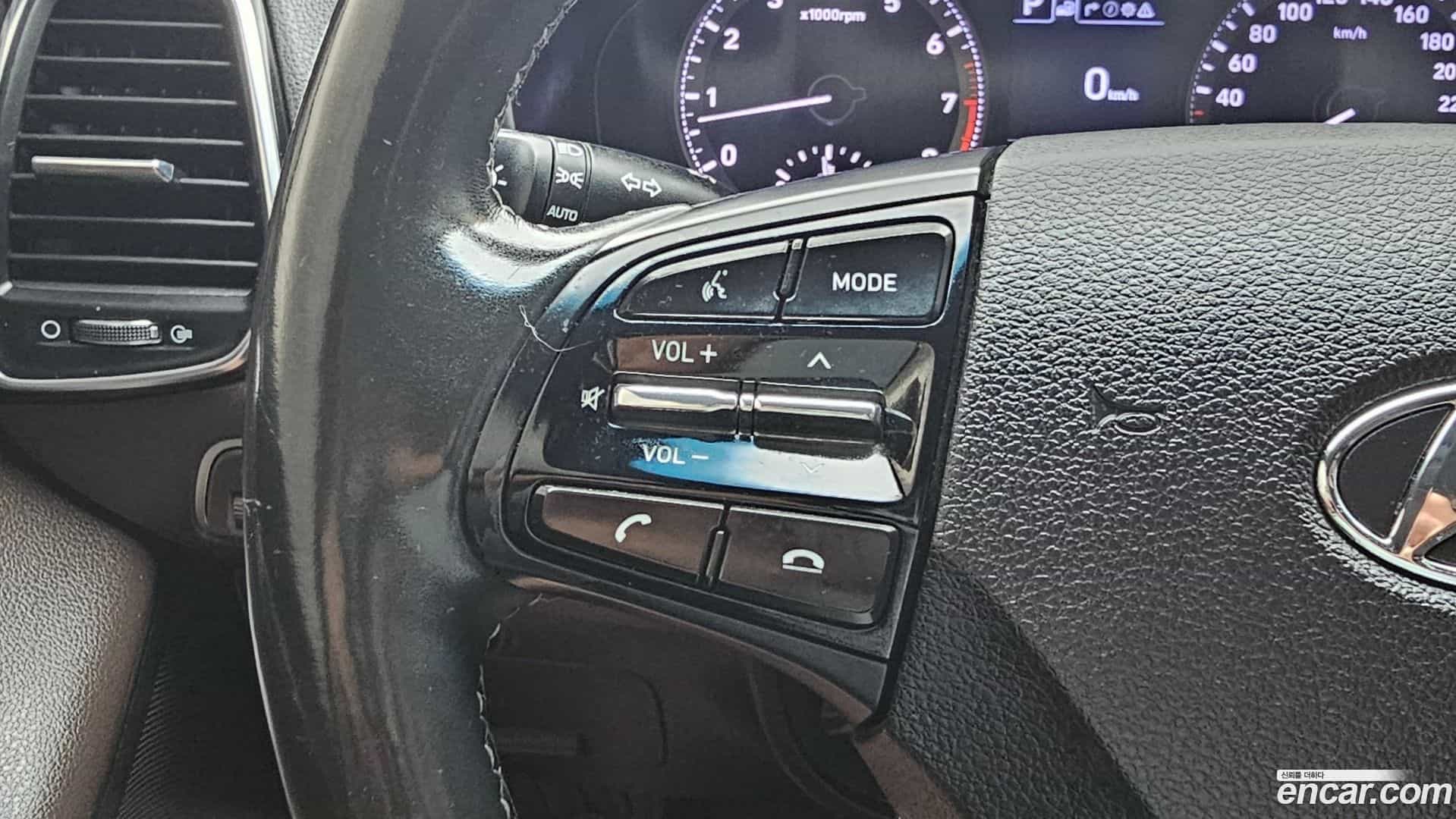 Grandeur Hyundai 2018.1-OPTION-019