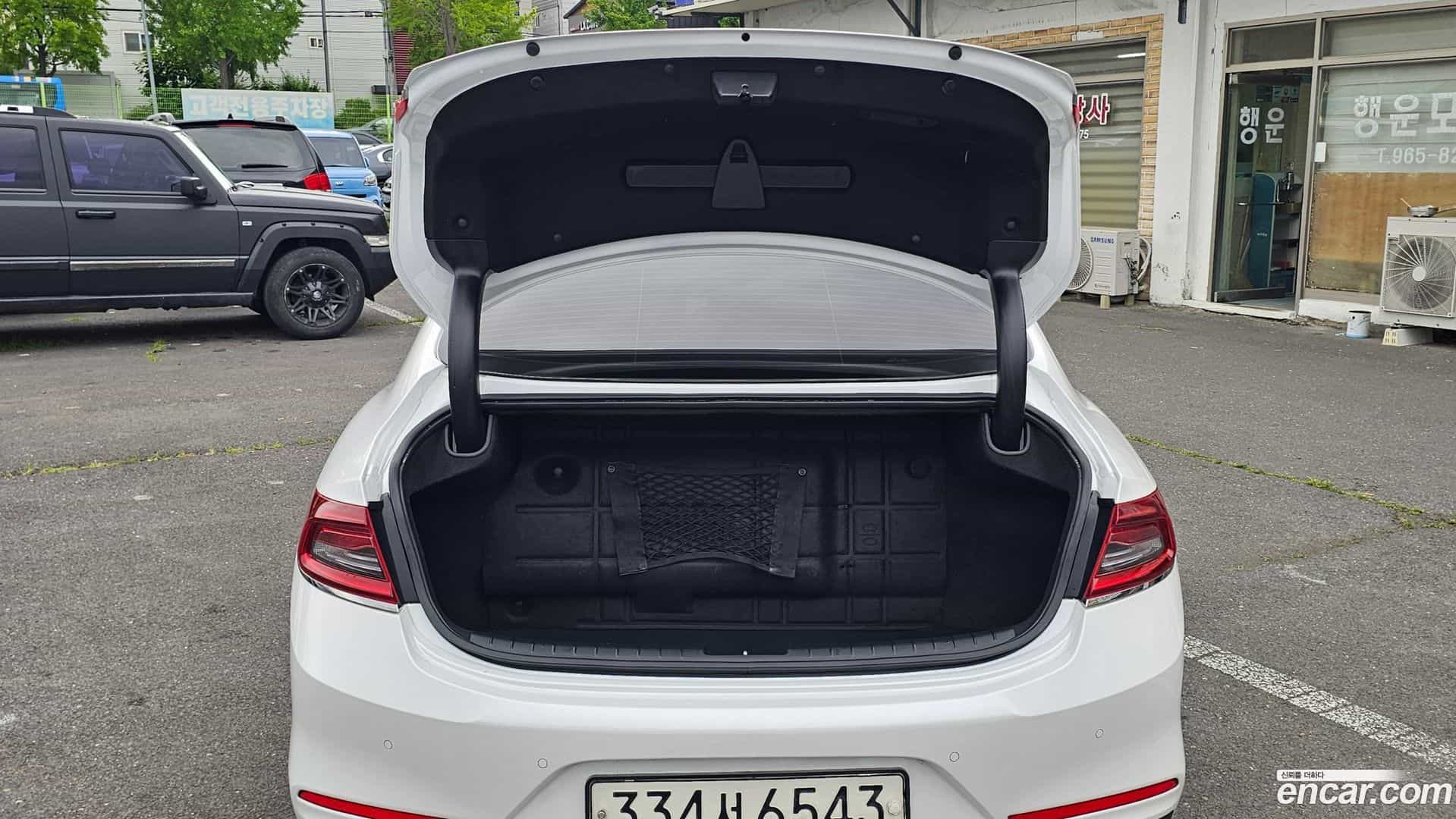 Grandeur Hyundai 2018.1-OPTION-023