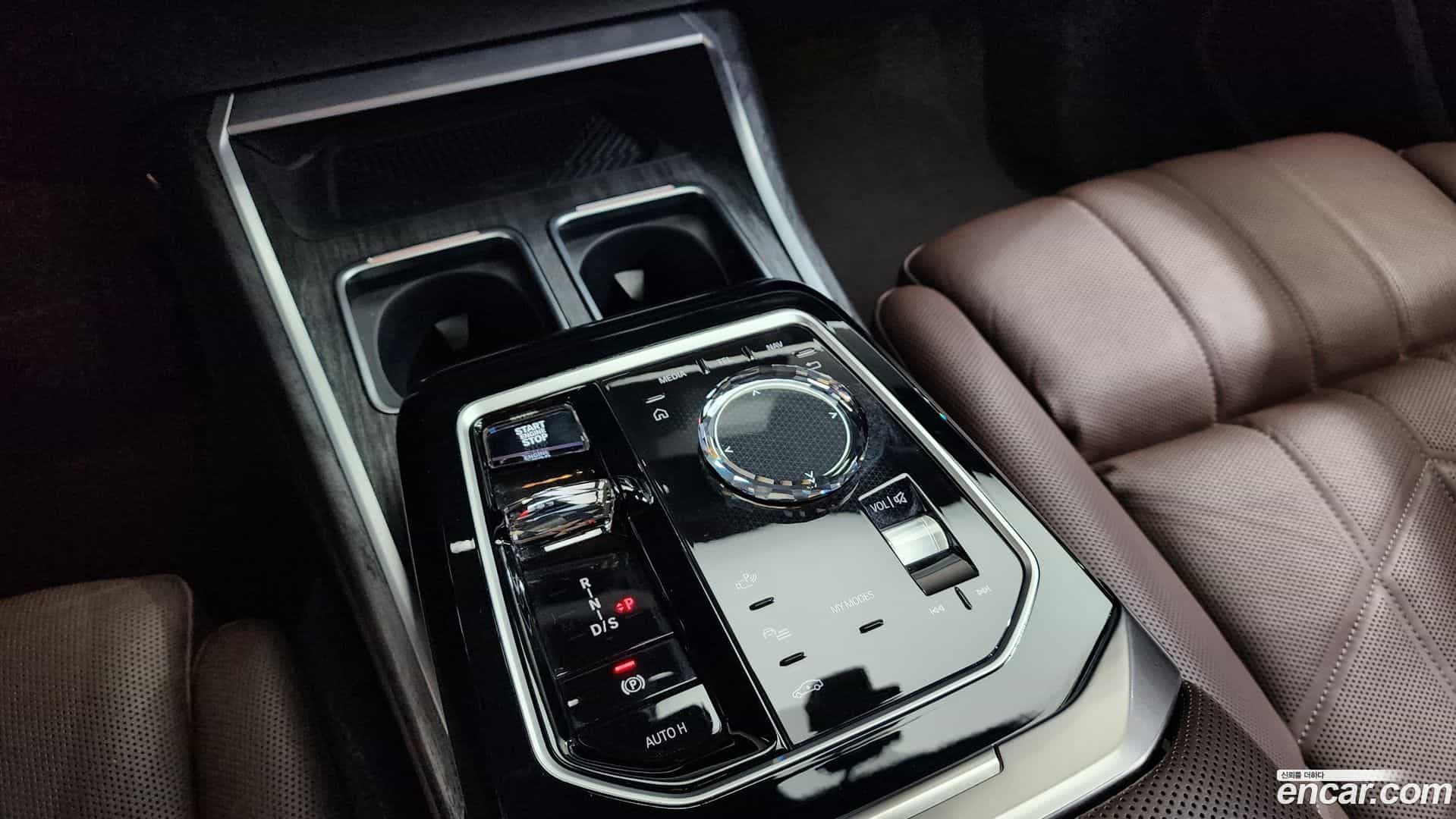 7-Series BMW 2023.7-INNER-009