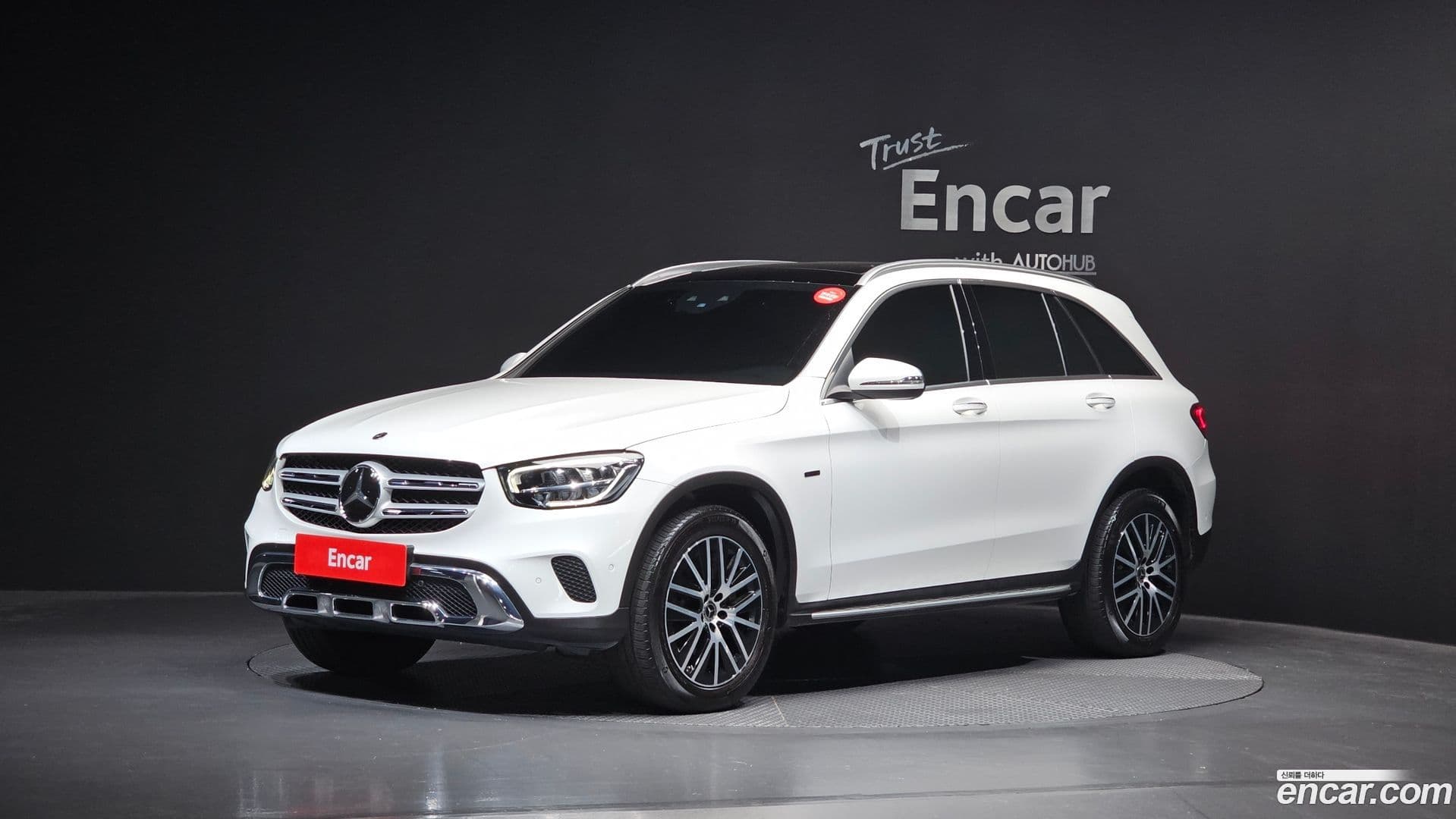 Main__Slider__Photo:GLC-Class Mercedes-Benz 2021.0-0