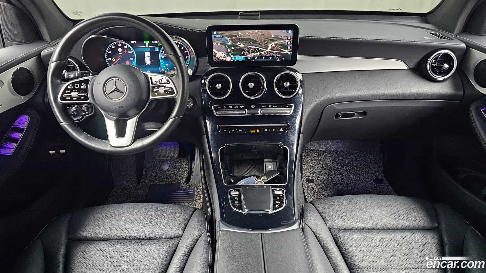 GLC-Class Mercedes-Benz 2021.0-INNER-007