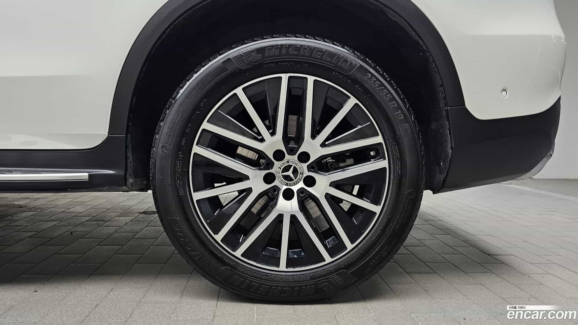 GLC-Class Mercedes-Benz 2021.0-OUTER-031